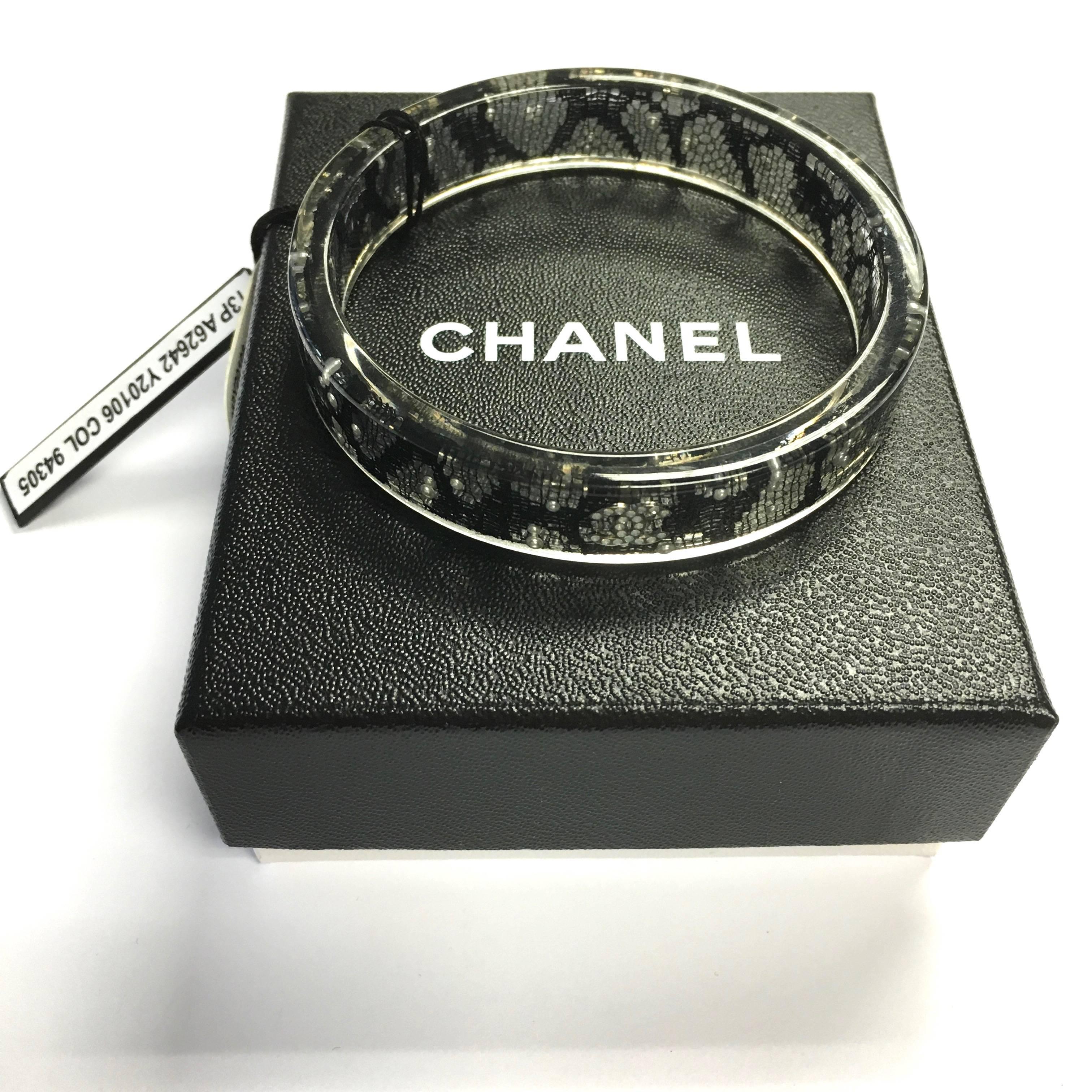 Authentic CHANEL Resin Black Lace Pearl Bangle Bracelet From Spring 2013P Collection  RARE
Clear resin with black lace, faux pearls and clear crystals encased inside the resin. Gorgeous piece, very feminine but with a modern edge! Branded with