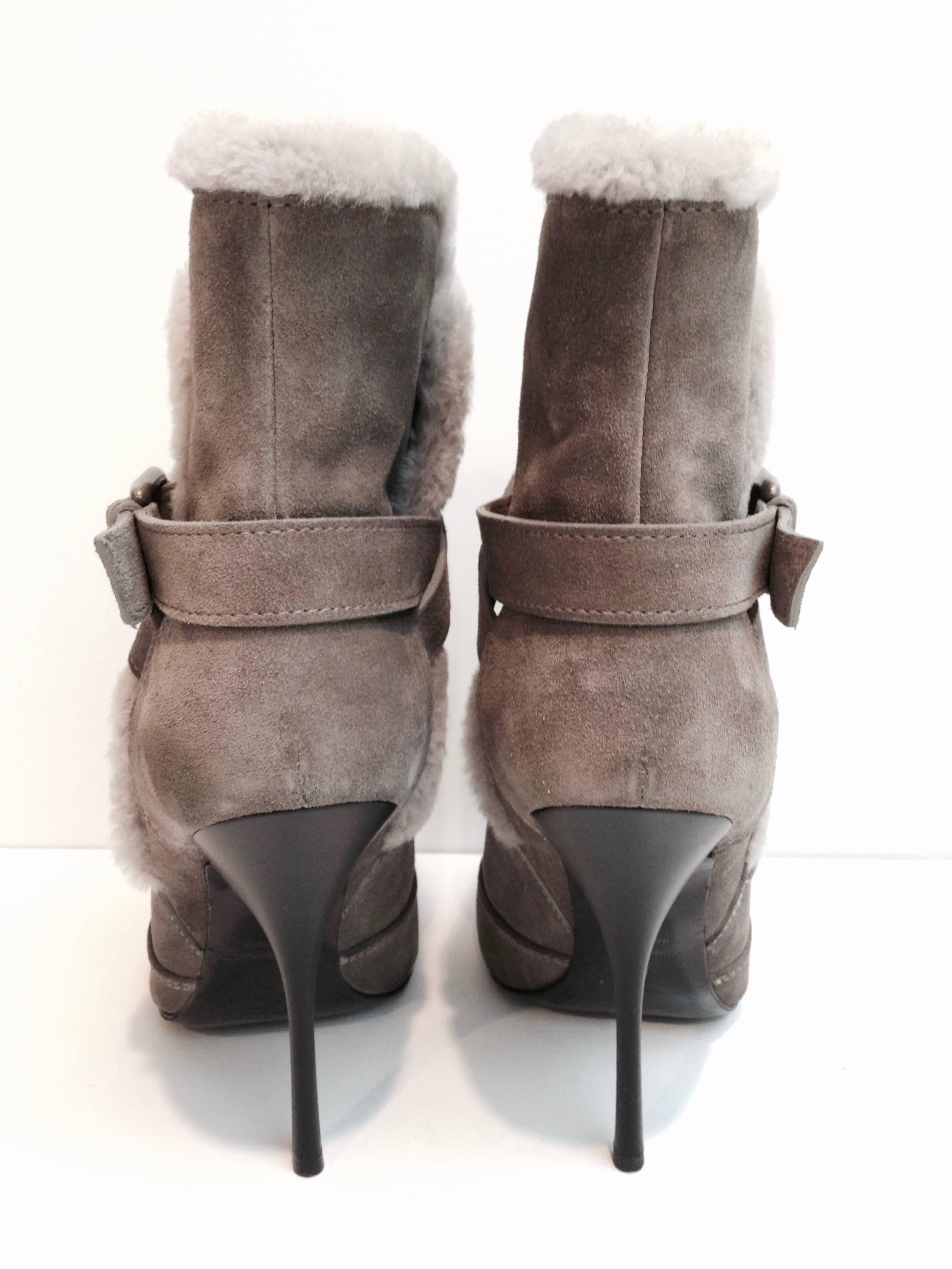 GIUSEPPE ZANOTTI Gray Suede Shearling Ankle Stiletto Boots 38 In Excellent Condition In Westlake Village, CA
