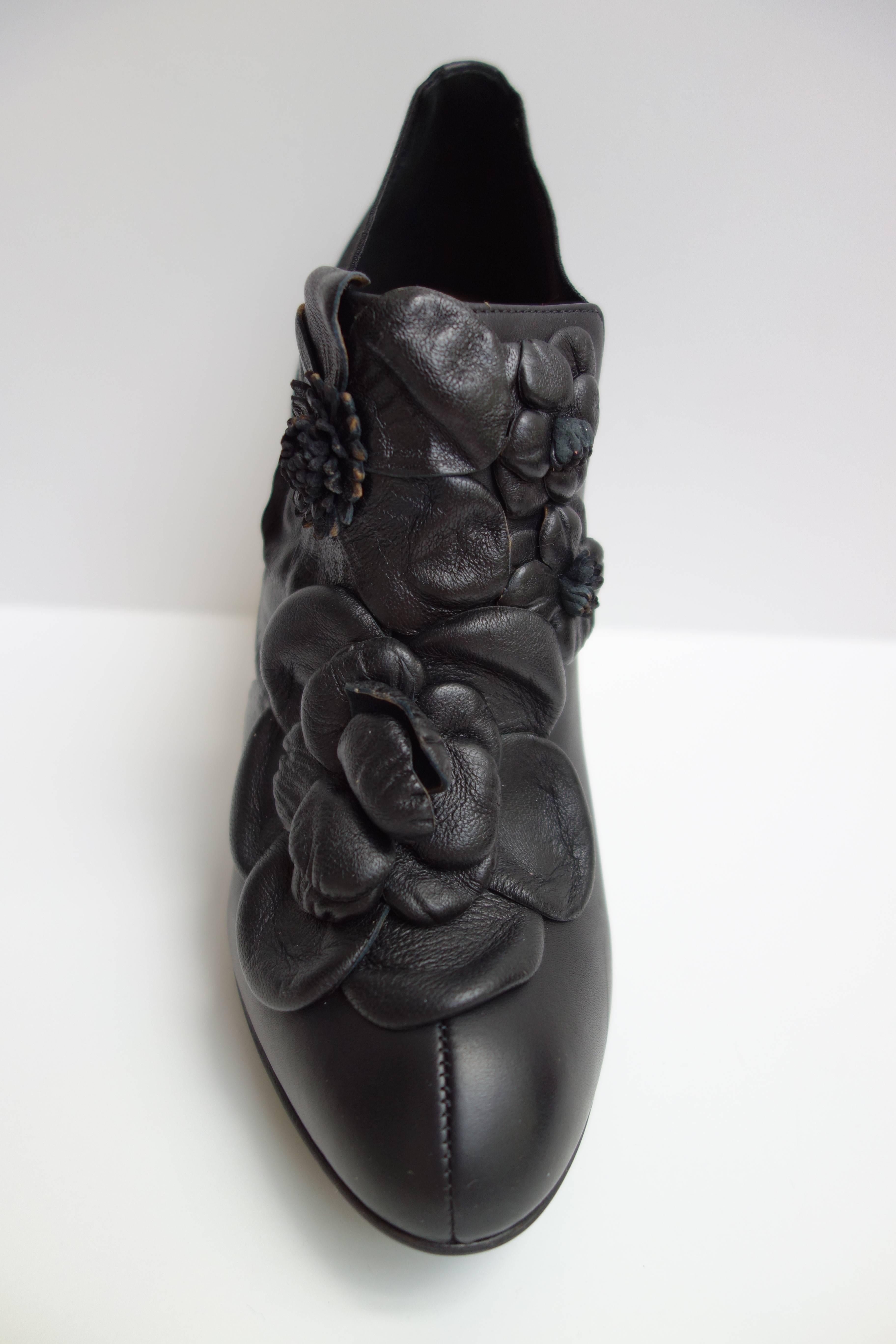 Black Valentino Techno Couture Floral Bootie Shoes New Size 39.5 For Sale