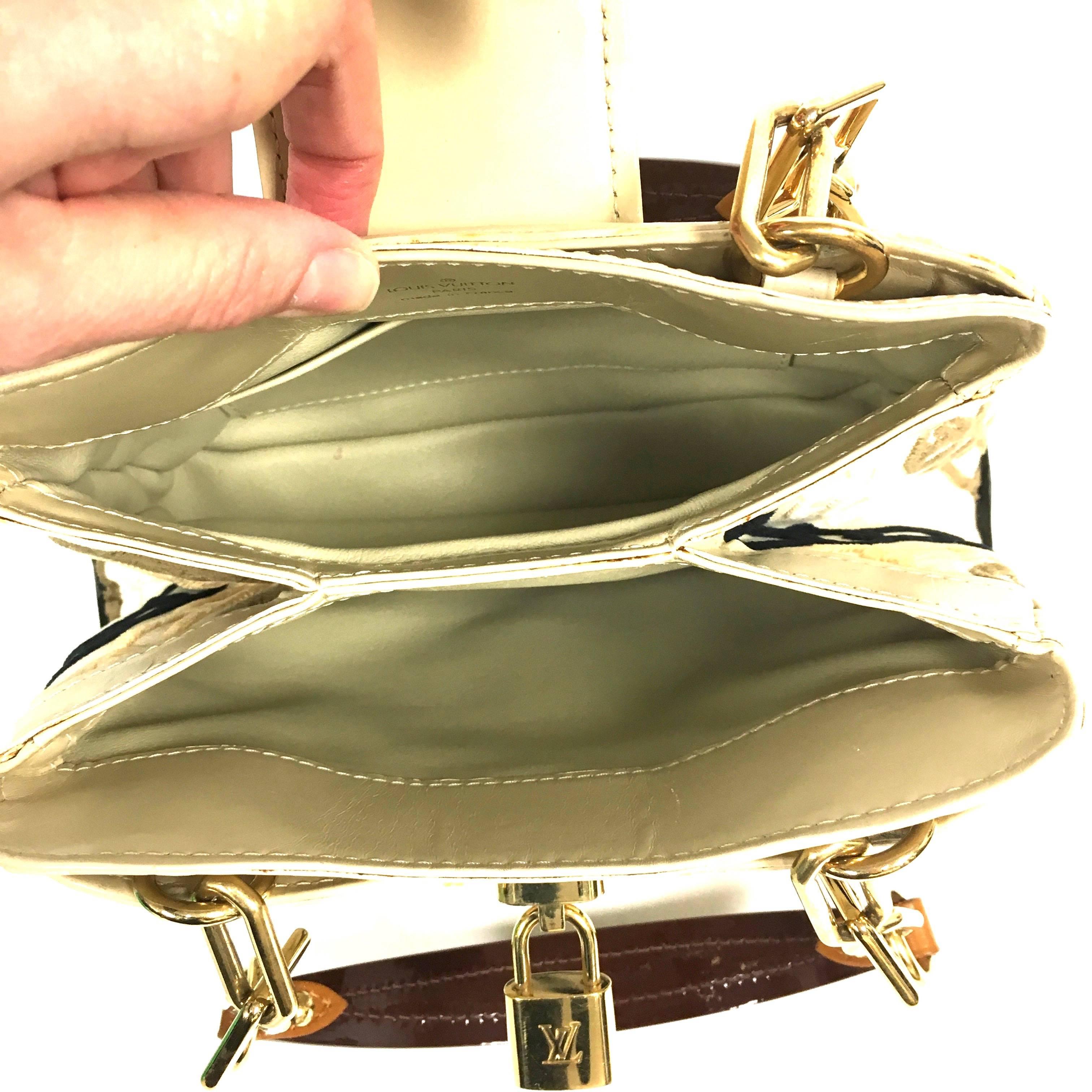 louis vuitton beige bag with gold chain
