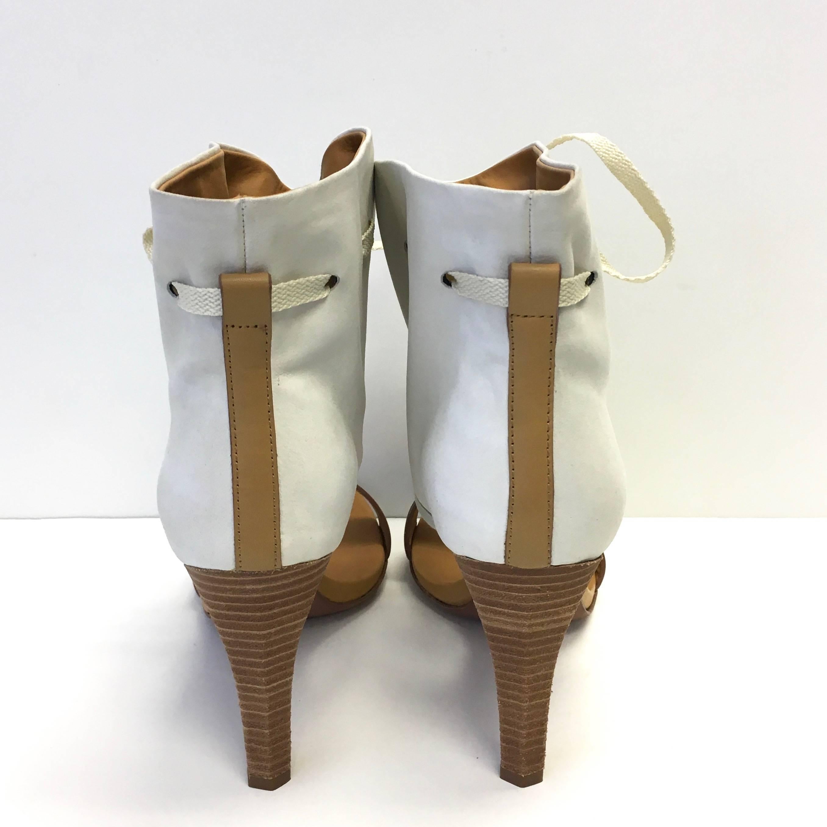 SEE BY CHLOE Leather Open Shoes  Size 39.5 In New Condition For Sale In Westlake Village, CA