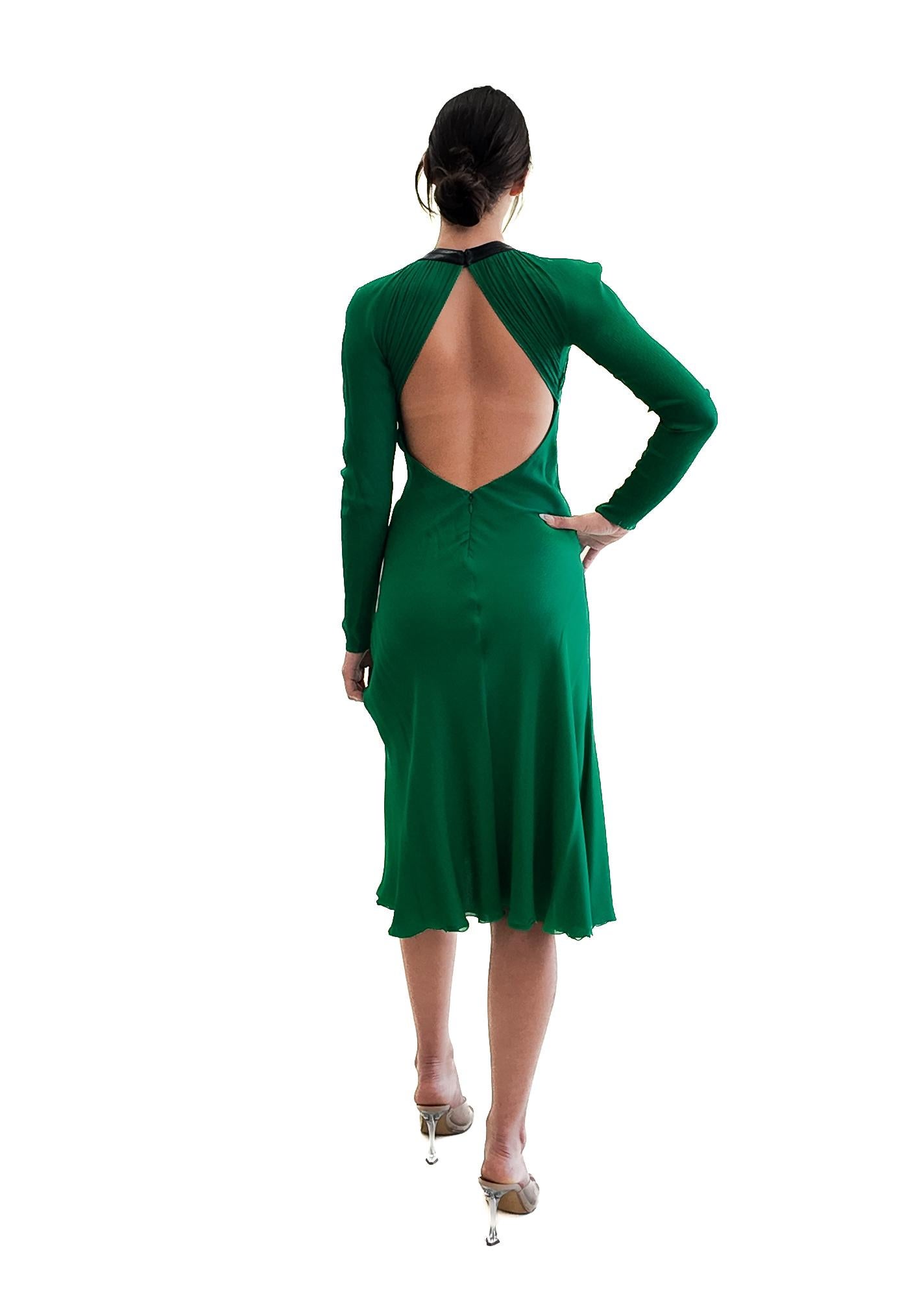 Versace Smaragdgrünes Herbst 2001 Kleid mit offenem Rücken Damen im Angebot