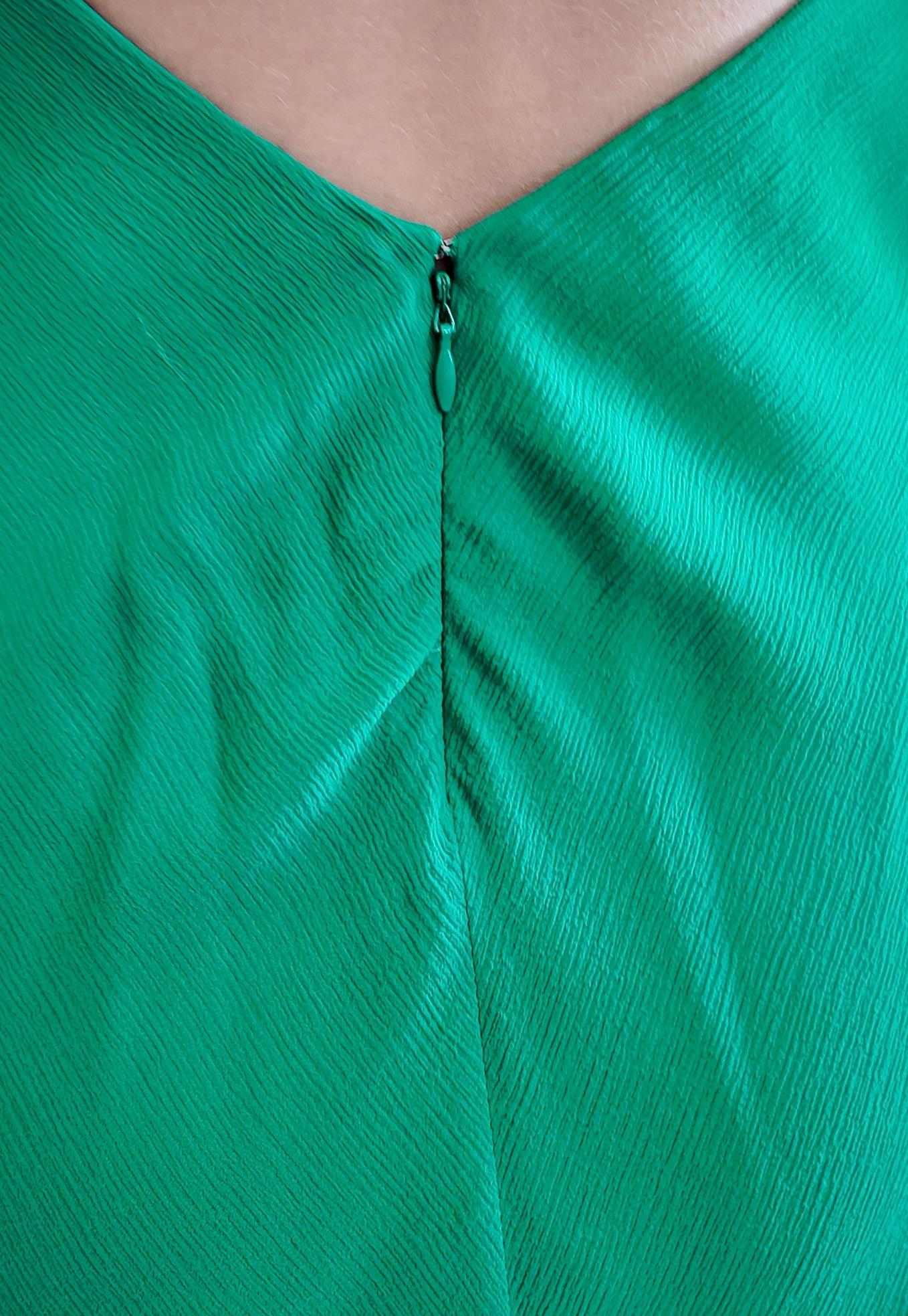 Versace Smaragdgrünes Herbst 2001 Kleid mit offenem Rücken im Angebot 4