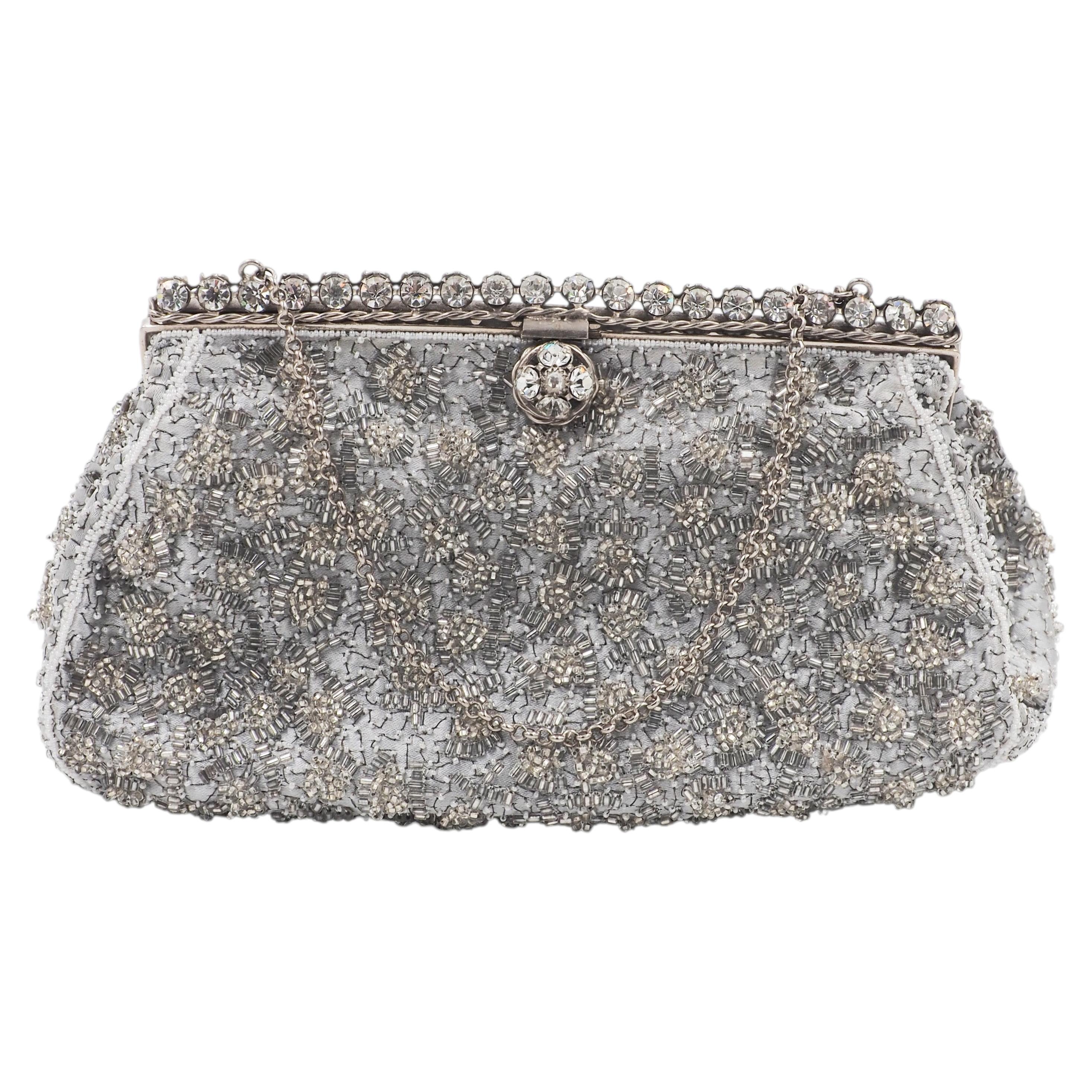 Bolso de mano con incrustaciones de plata de Elizabeth Arden Francia