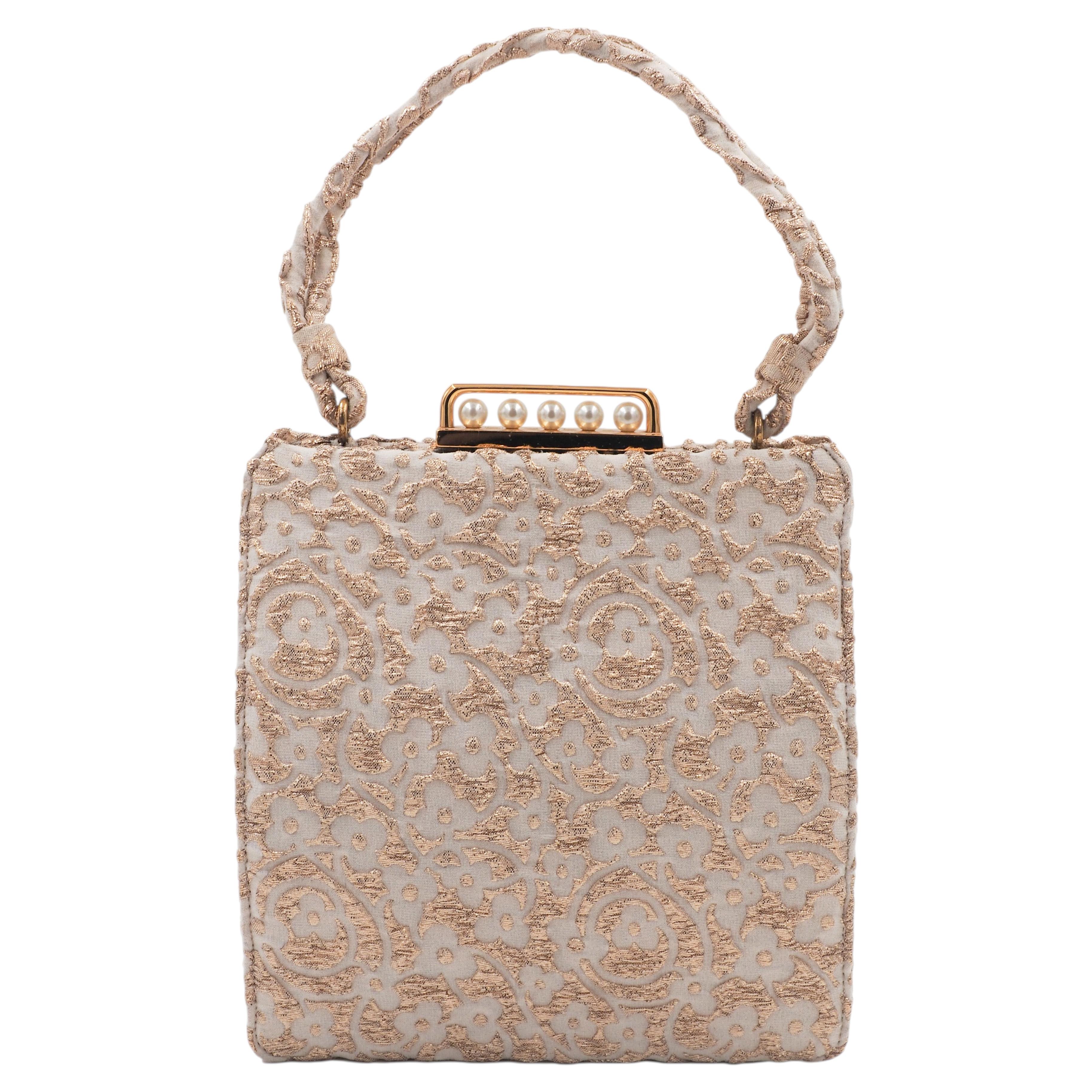 Borsa a mano Koret in broccato dorato con chiusura a perla in vendita