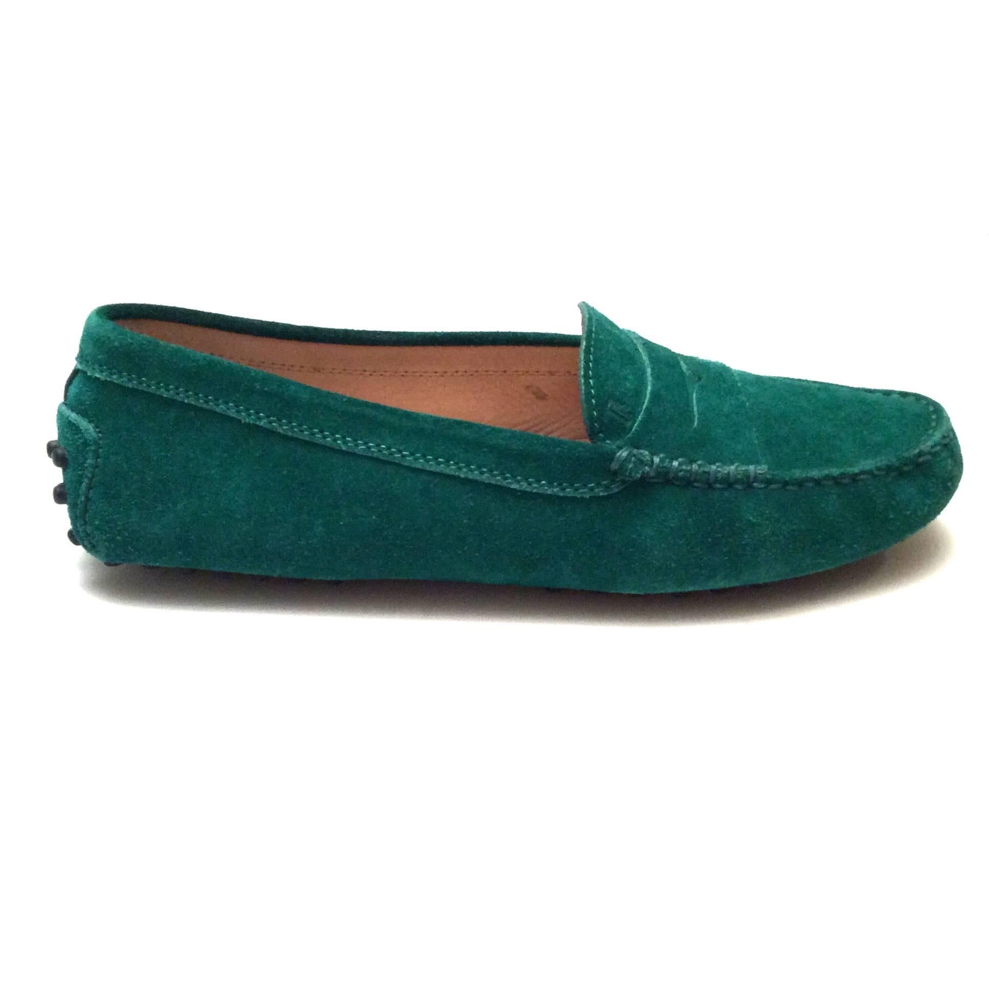 Tod's Driving Loafers Green Suede - Size 37 In New Condition In Boca Raton, FL