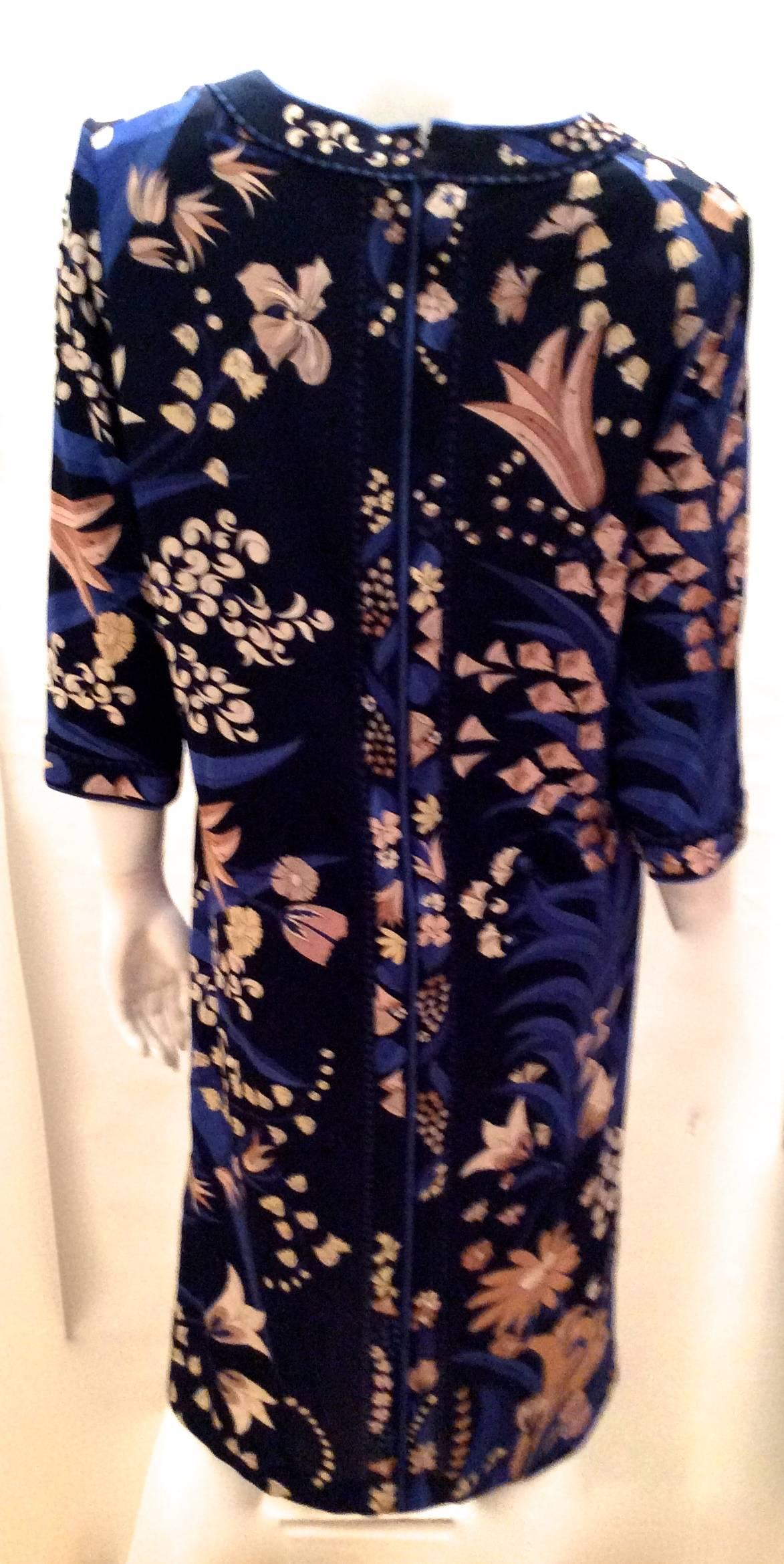 You are looking at a perfect Bessi made in Italy size 12 dress. The pattern throughout the dress is various flowers and leaves with the Bessi signature throughout the pattern. The design is Bessi at its best with beige flowers with shades of blue