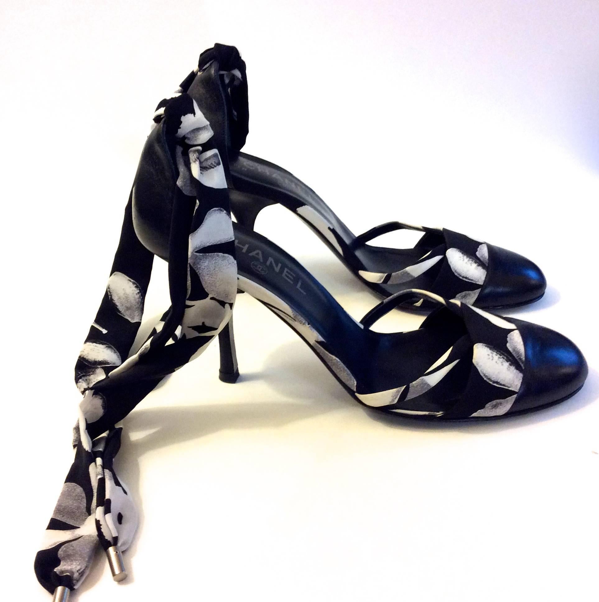 Chanel Heels - Size 39.5 - Black Leather w/ Silk For Sale 1