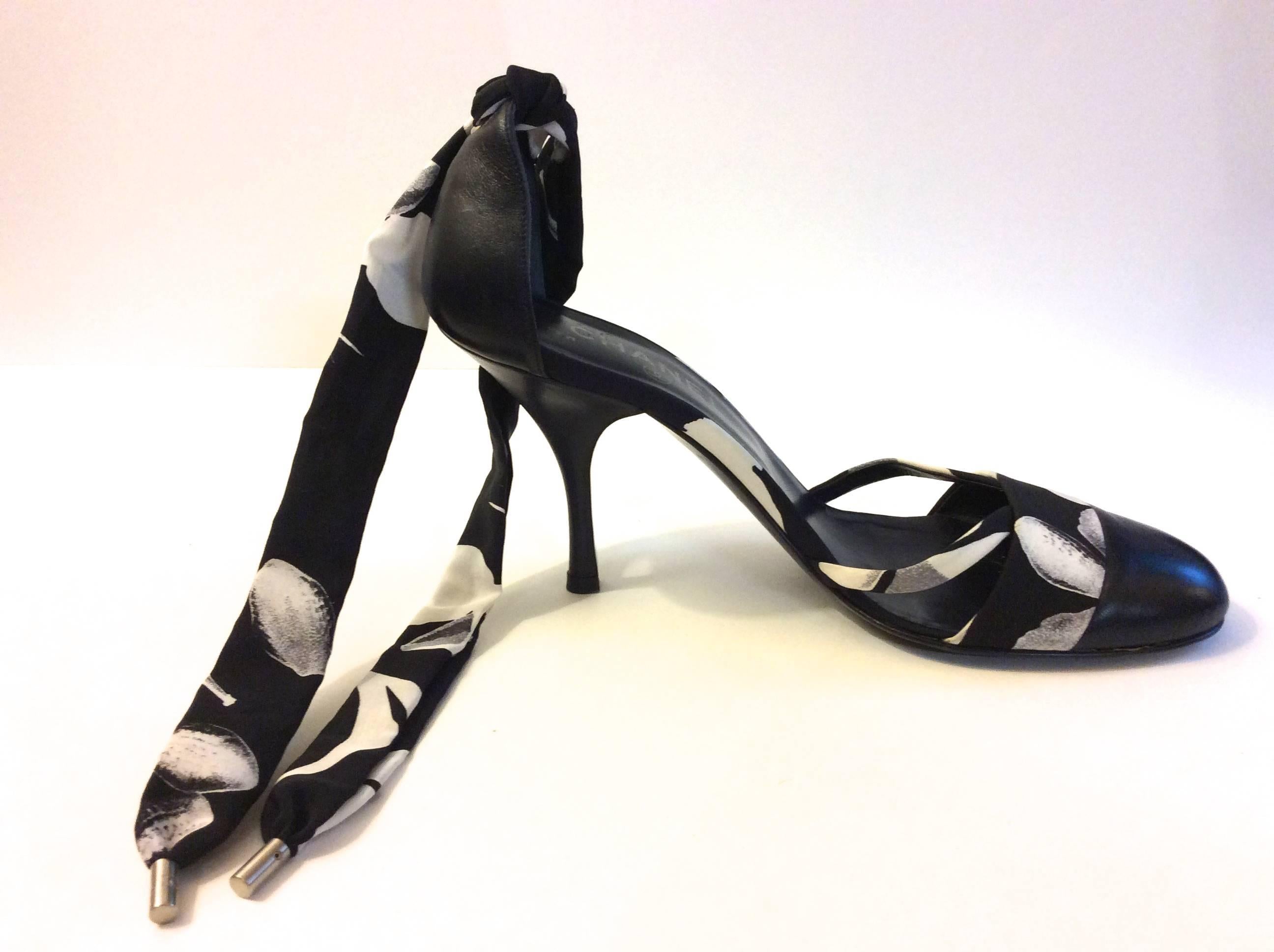 Chanel Heels - Size 39.5 - Black Leather w/ Silk For Sale 2