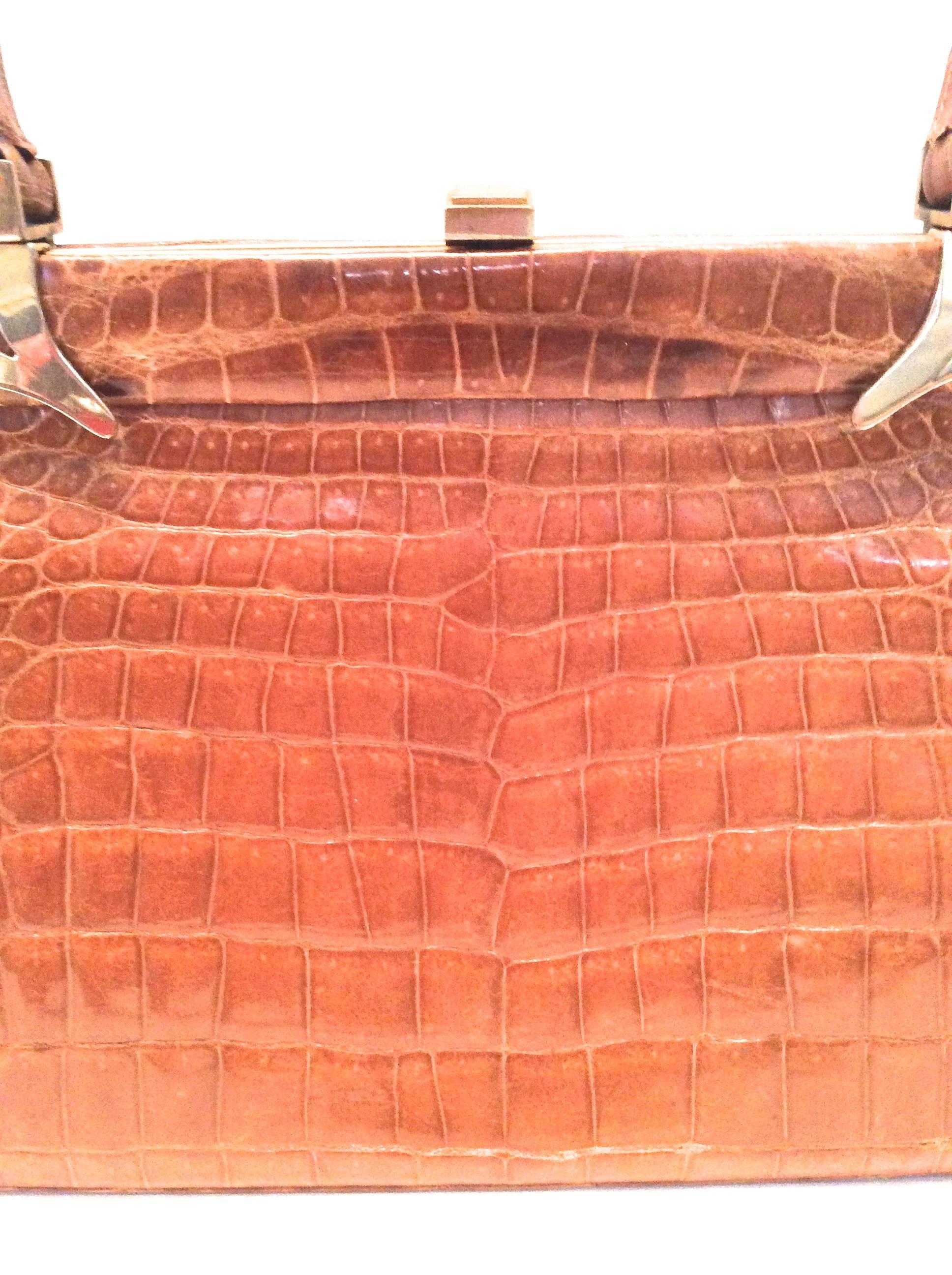 Women's Magnificent Vintage Alligator Handbag - Tan / Light Brown For Sale