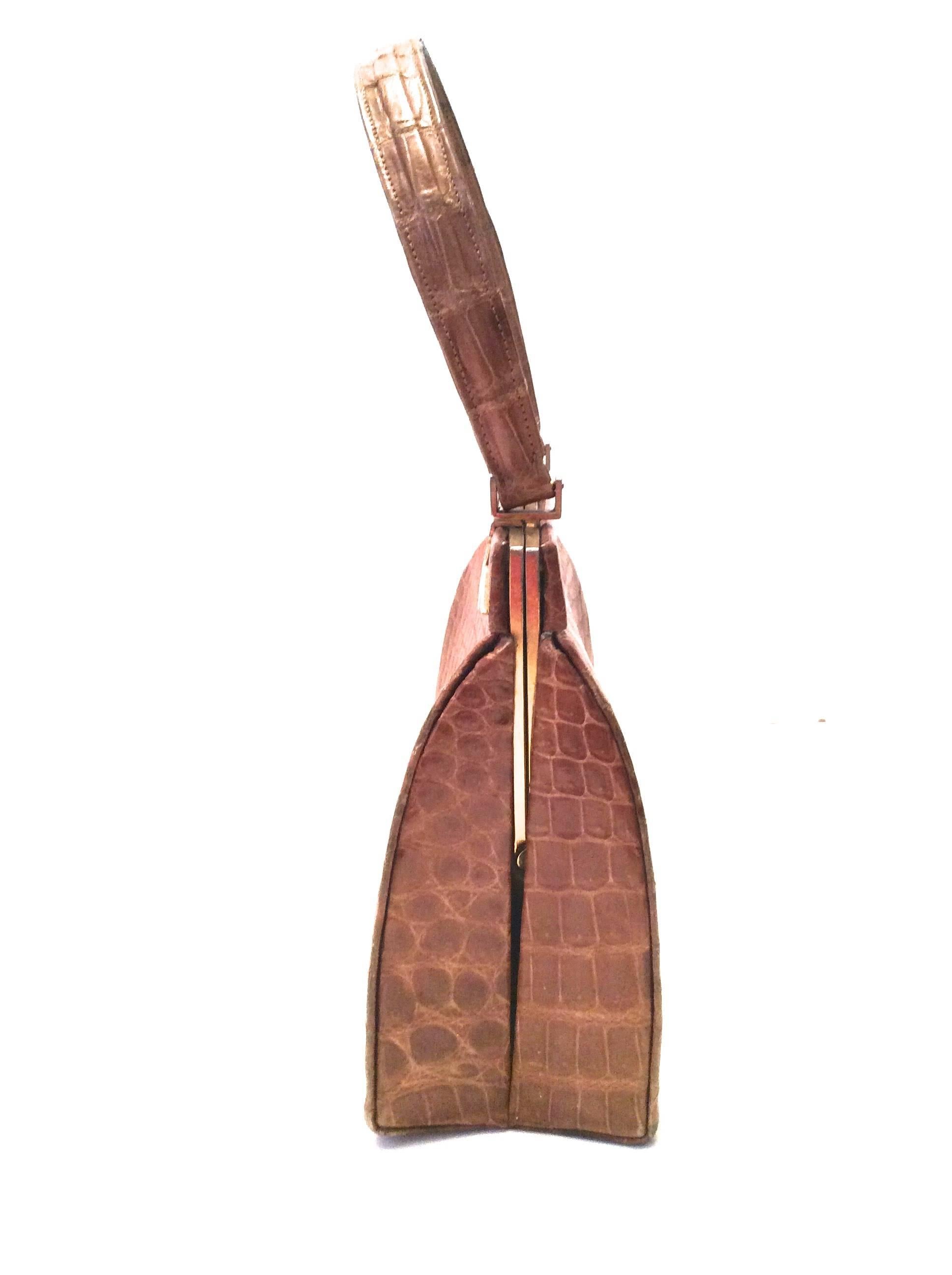 Magnificent Vintage Alligator Handbag - Tan / Light Brown In Excellent Condition For Sale In Boca Raton, FL