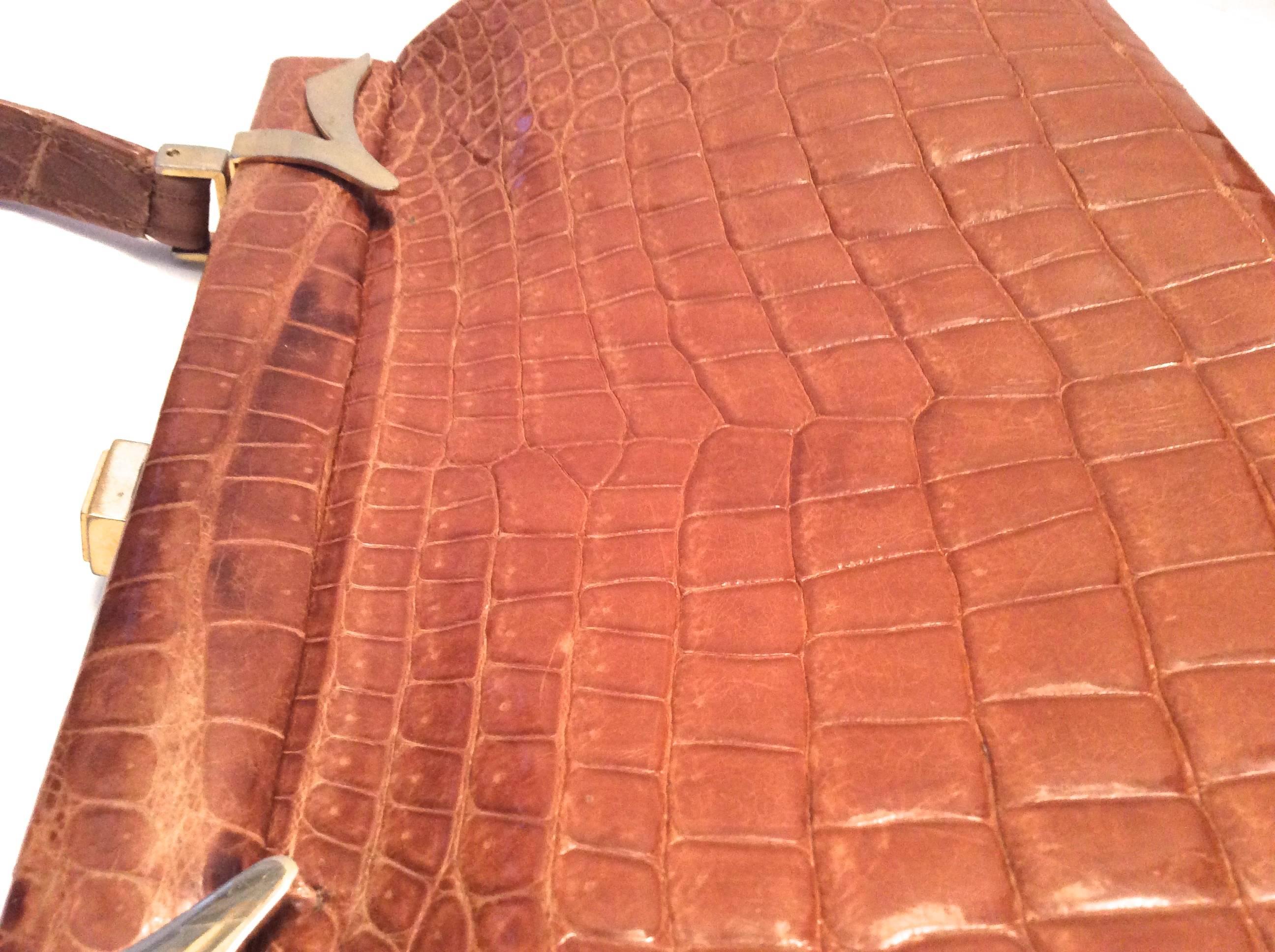 Magnificent Vintage Alligator Handbag - Tan / Light Brown For Sale 2