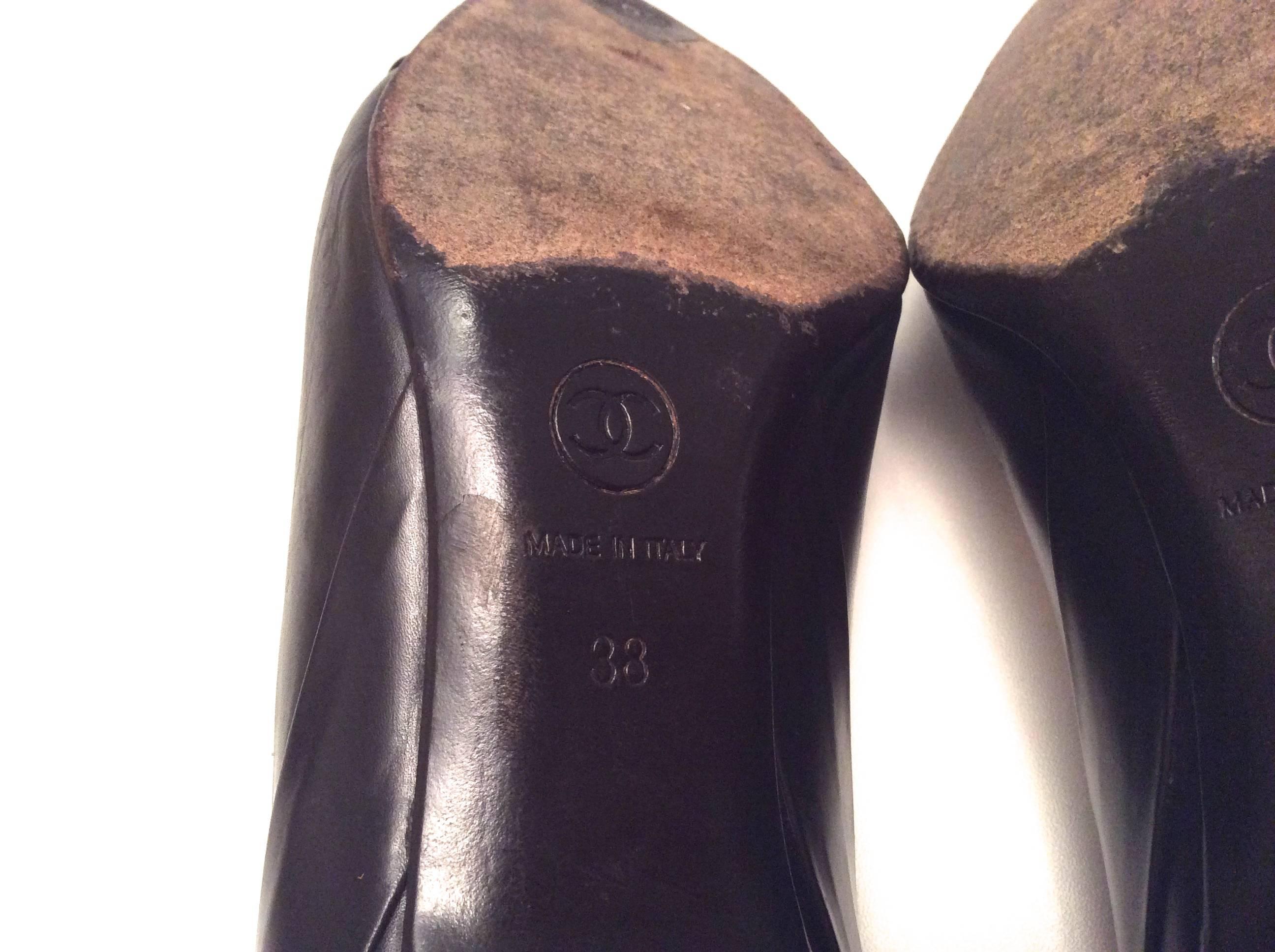 Chanel Dark Brown Leather Pumps - Size 38 For Sale 3