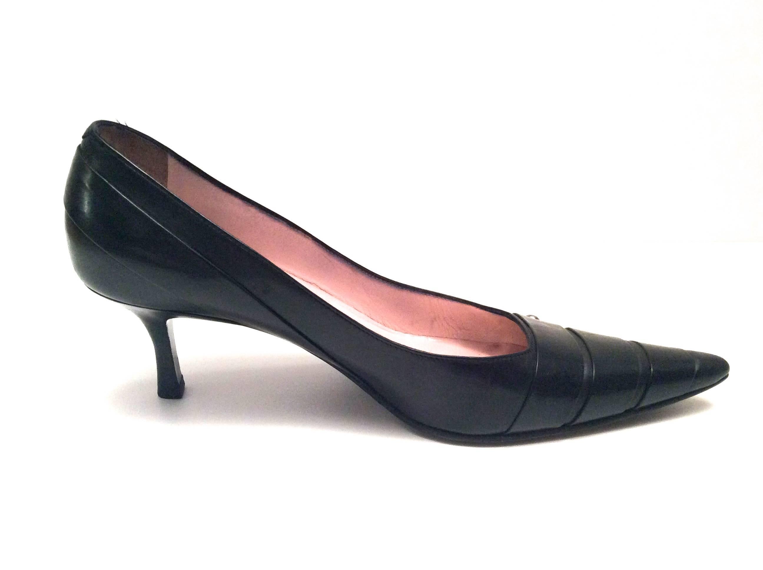 Chanel Black Leather Pumps - Size 38 In Excellent Condition For Sale In Boca Raton, FL