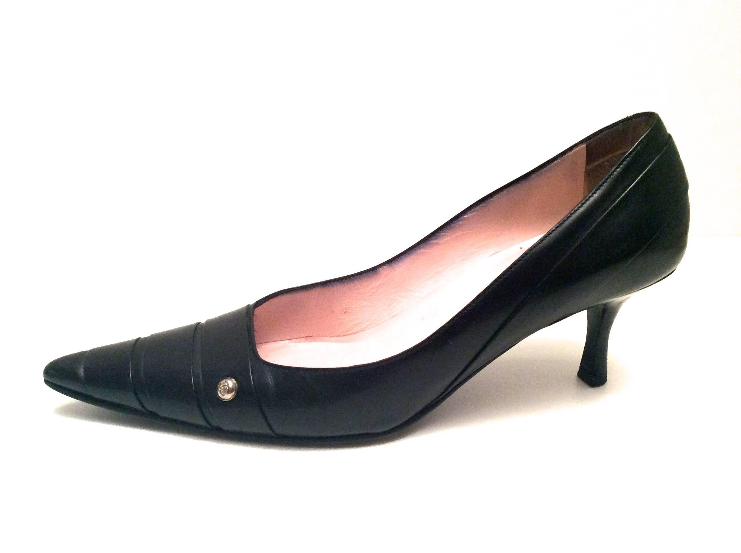 Chanel Black Leather Pumps - Size 38 For Sale 2