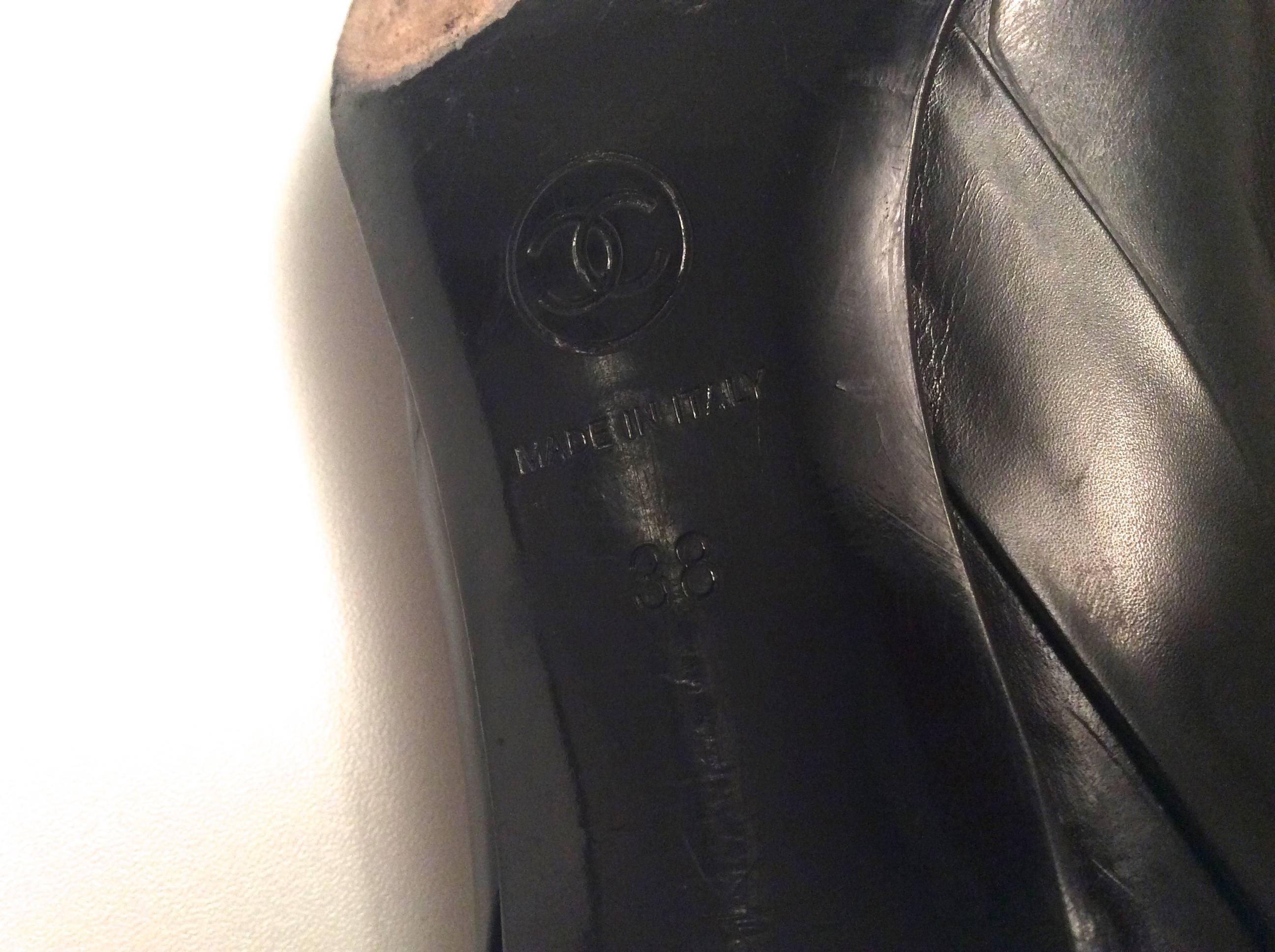 Chanel Black Leather Pumps - Size 38 For Sale 3