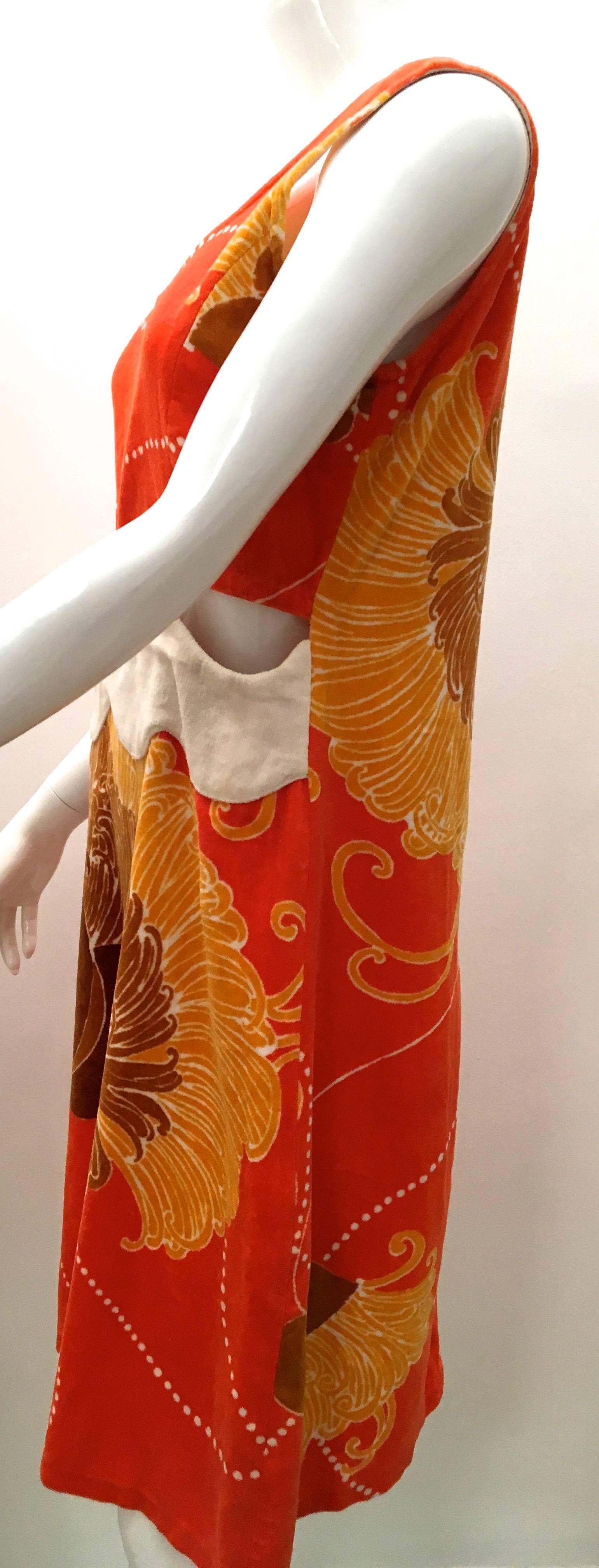 1960's Terry Cloth Day Dress In Good Condition For Sale In Boca Raton, FL
