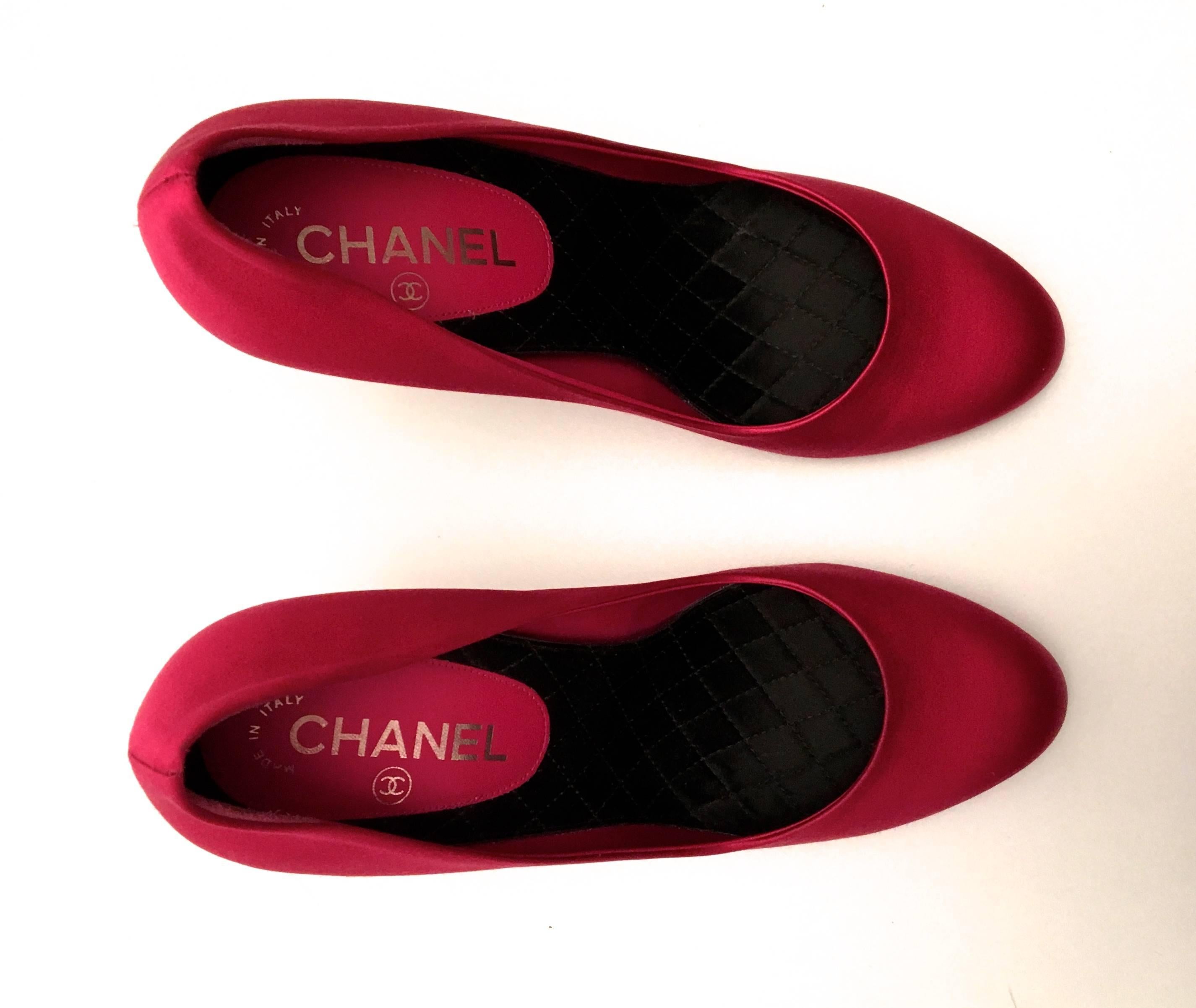 Presented here is a gorgeous new pair of Chanel saint high heeled dress shoes. The shoes are covered with a gorgeous magenta satin. The shoes are size 41. The heel height is 4.5 inches from the back of the shoe. There is a double CC emblem on the