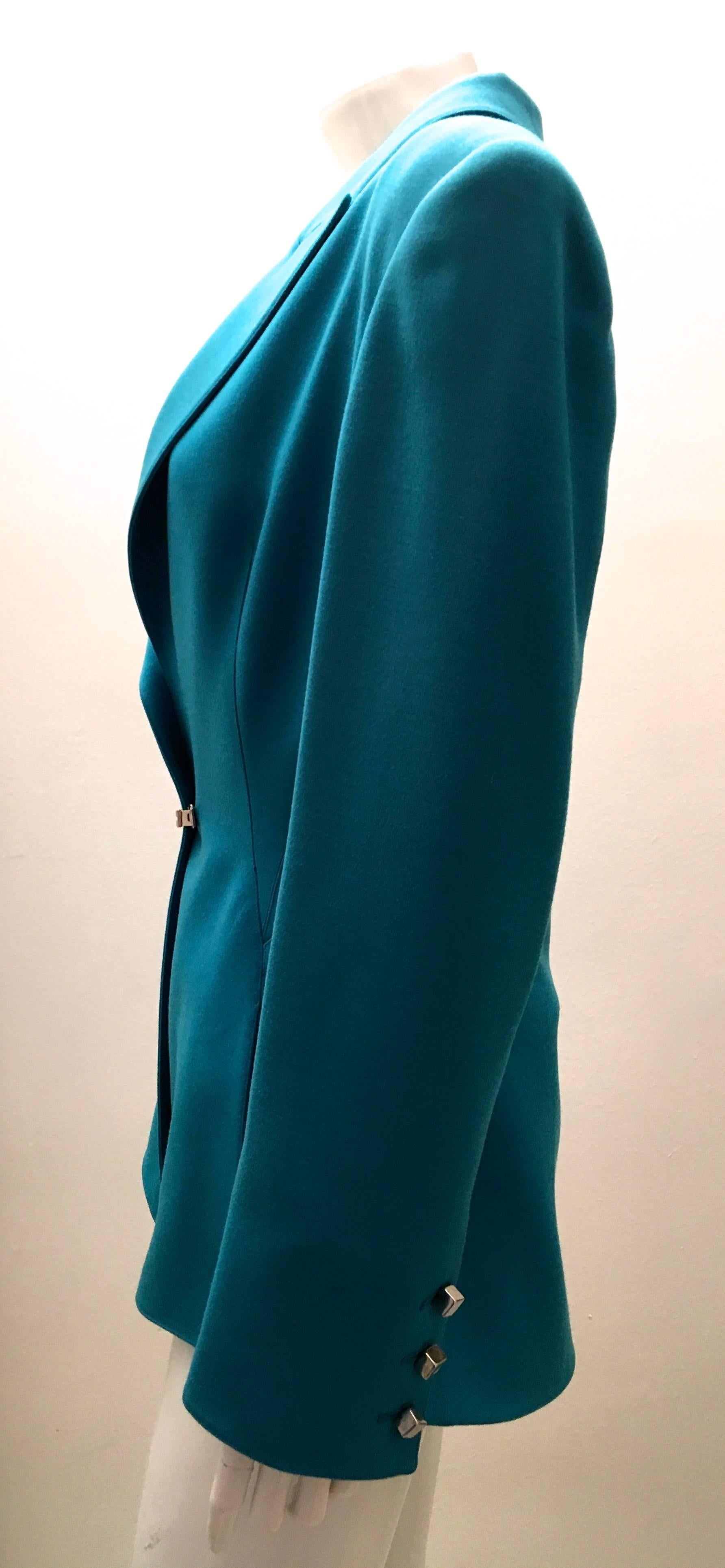 This Claude Montana turquoise blazer is an absolute gem. The label reads Claude Montana - Paris. It is listed as a 40 / size 6. This is Claude Montana at his finest with the beautiful structural seams of the jacket. They make this a beautiful