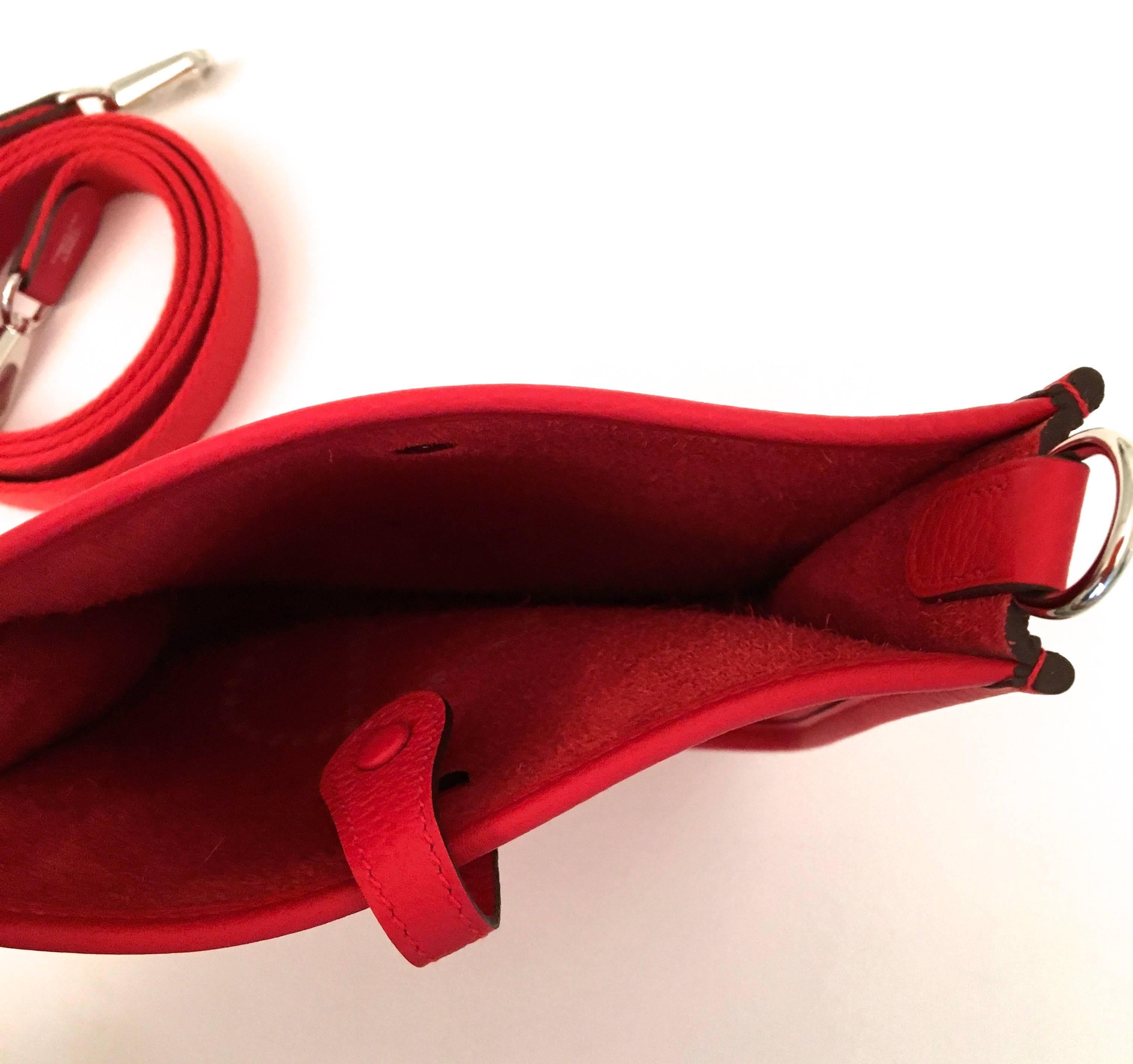 Beautiful Mini Evelyne / Evelyn shoulder bag in red tomato (rouge) Clemence leather.  This model is extremely difficult to find and is in very high demand. Comes with removable strap with palladium hardware. Beautifully crafted. 

Gorgeous color