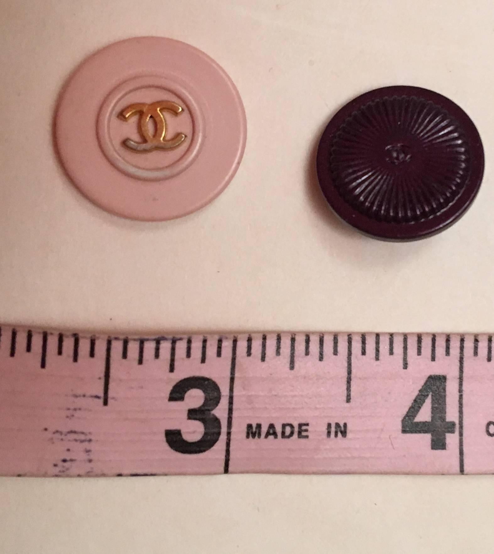 11 Vintage Chanel Buttons - Assorted Colors and Sizes In Excellent Condition In Boca Raton, FL