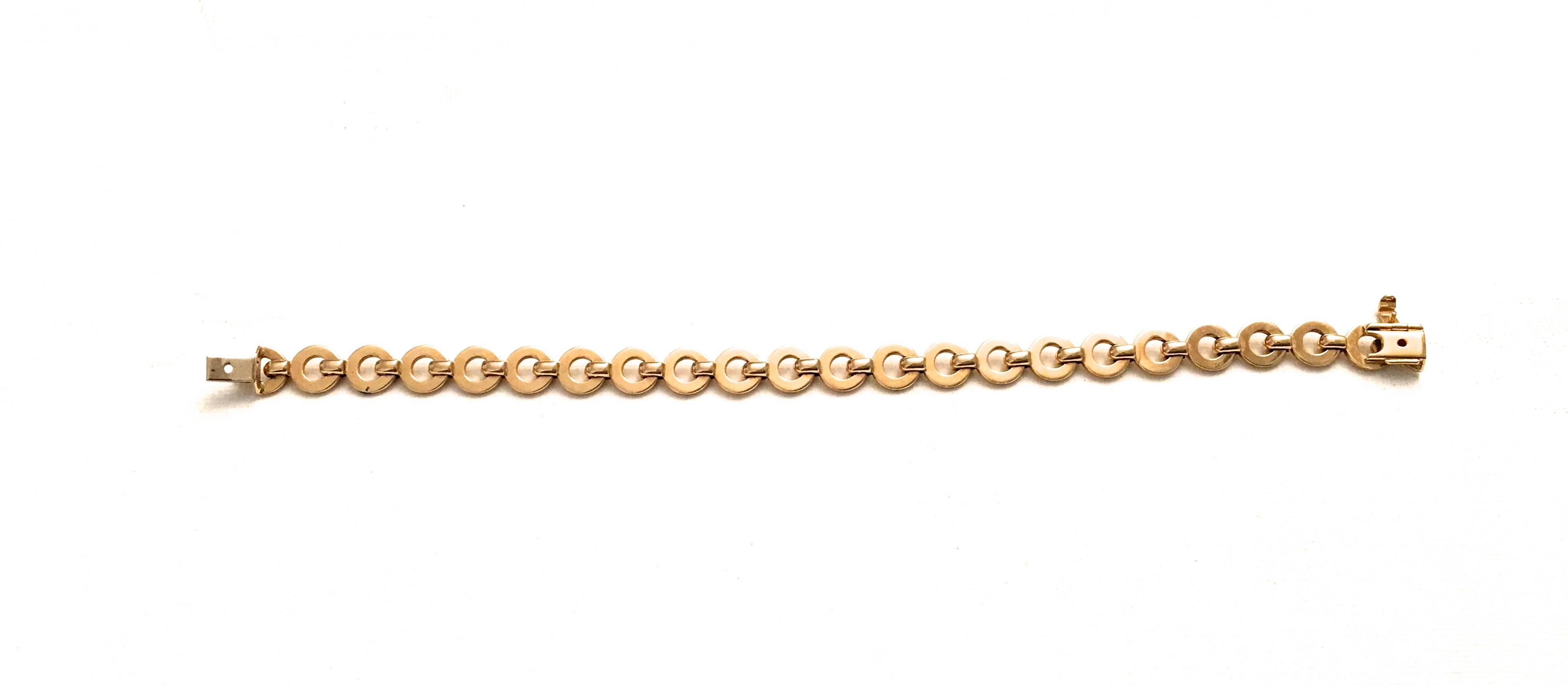 Rare Chanel 18k Gold CC Chain Bracelet  In Excellent Condition For Sale In Boca Raton, FL