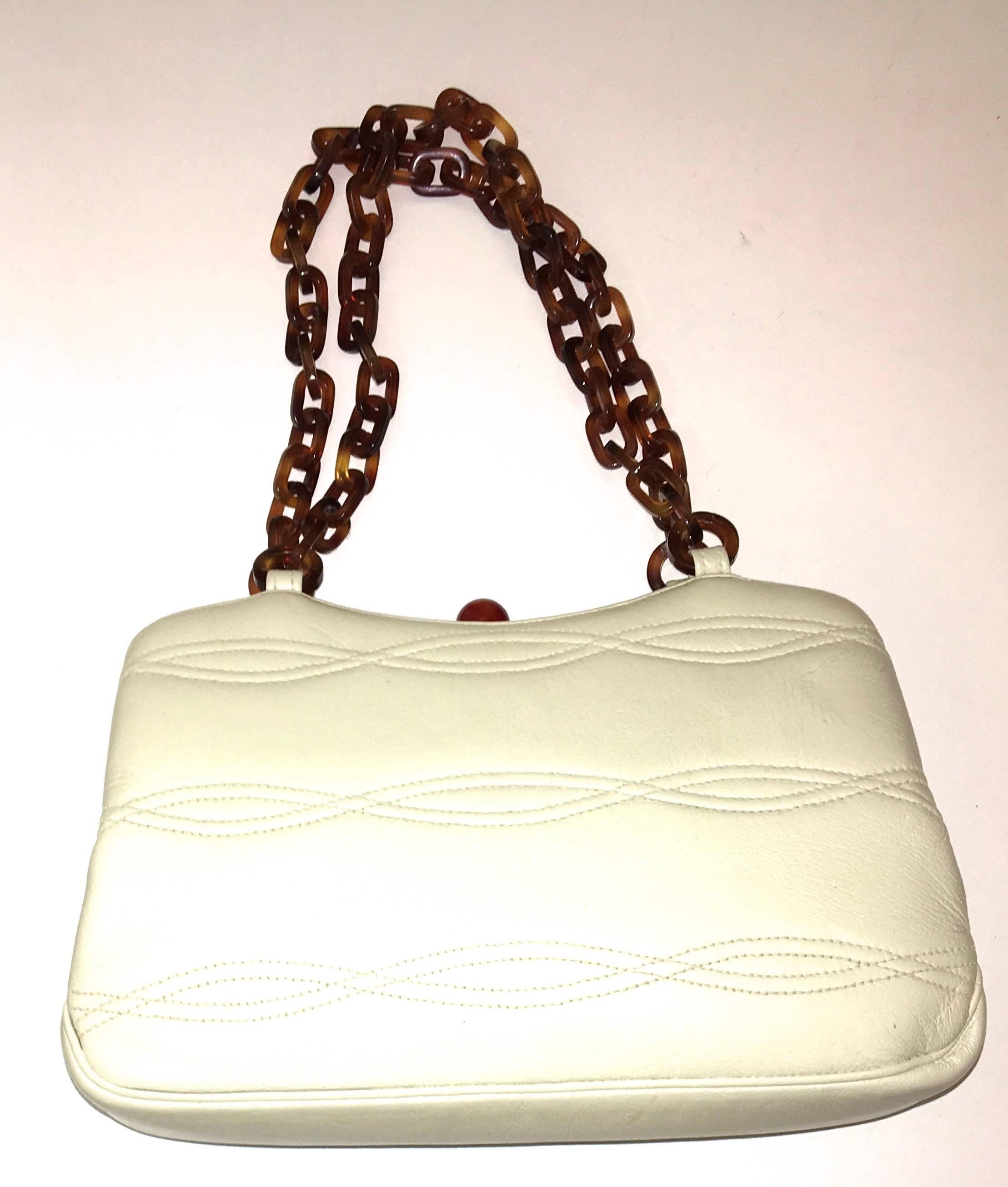 Rare 1950's Morris Moscowitz Beige Leather Purse - Bakelite Hardware In Excellent Condition For Sale In Boca Raton, FL