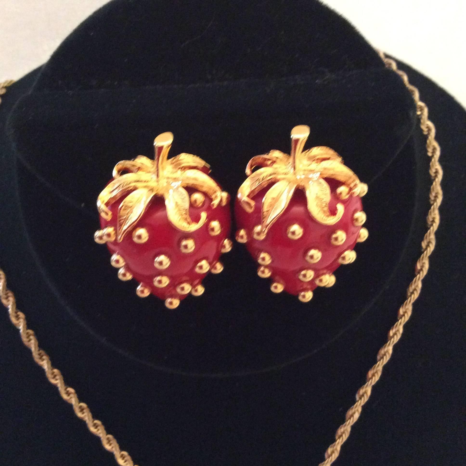 Kenneth J. Lane (KJL) Strawberry Necklace and Earring Set  In Excellent Condition For Sale In Boca Raton, FL