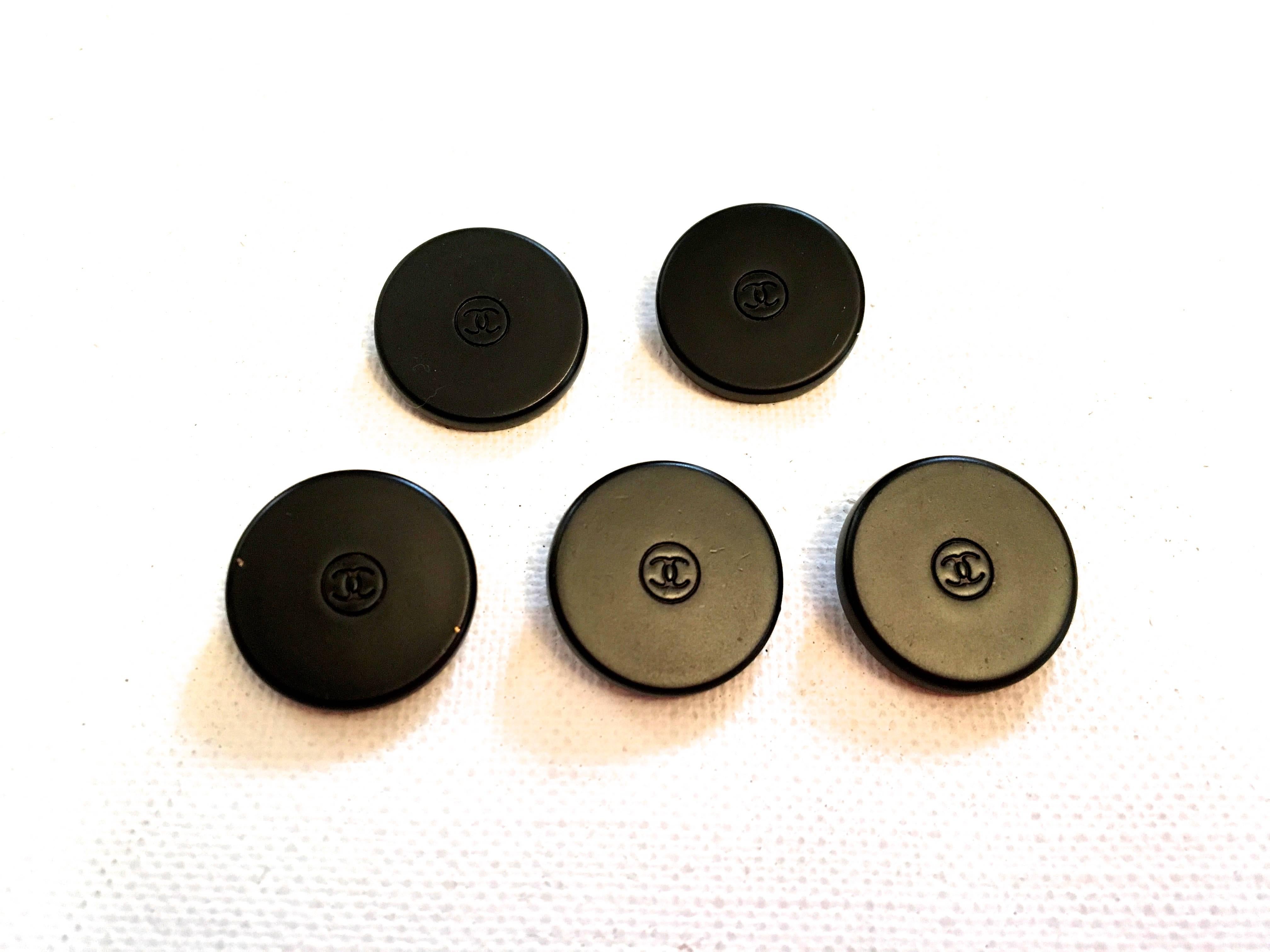 Women's or Men's Chanel Buttons - Set of 5 - Black Metal - CC Logo For Sale