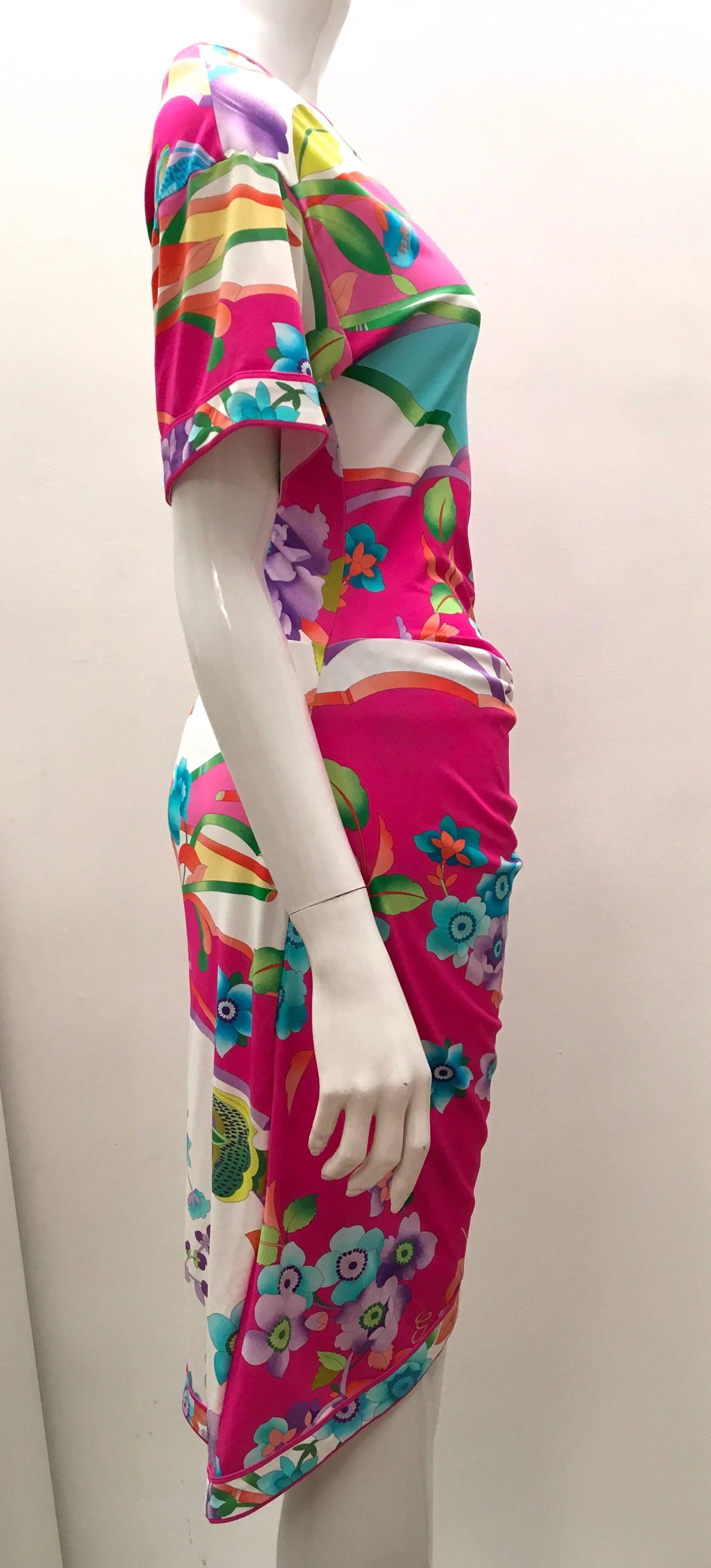 Presented here is a beautiful Leonard of Paris dress. The dress is a short sleeve new summer dress in size 38. The dress is a magnificent floral print. This dress is the typical vibrant Leonard floral pattern for which Leonard Paris is famous for. 
