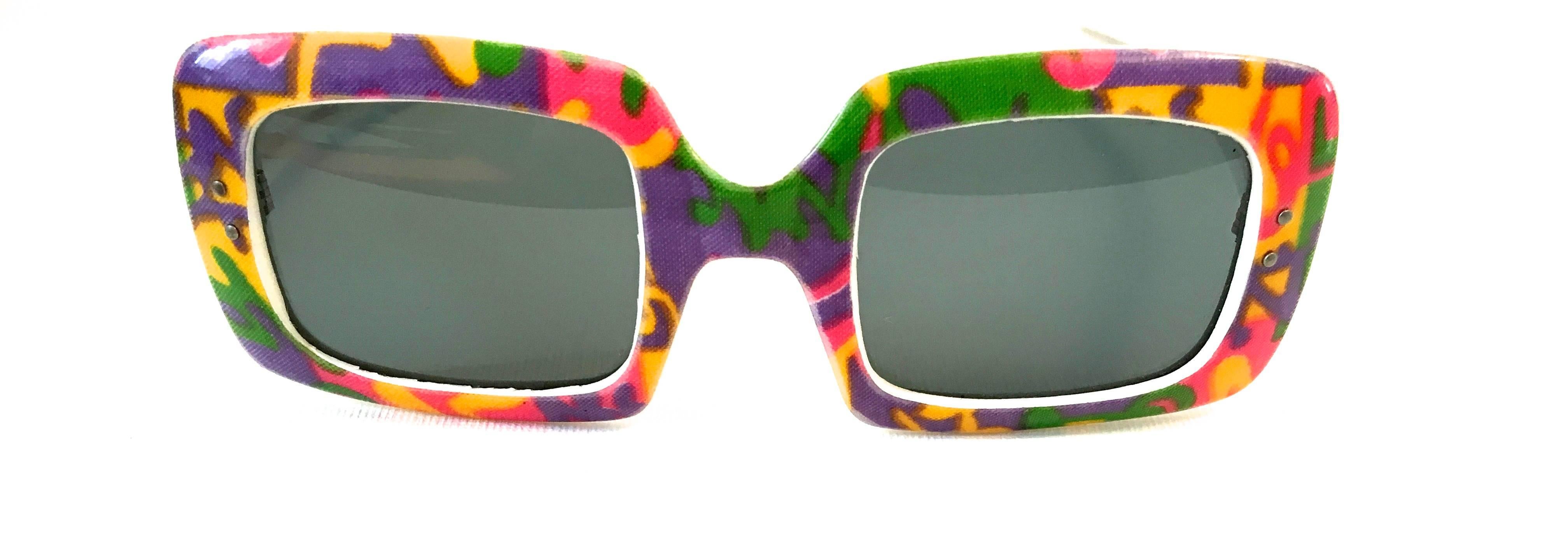 Gray Mod 1960's Sunglasses - Psychadelic Design For Sale