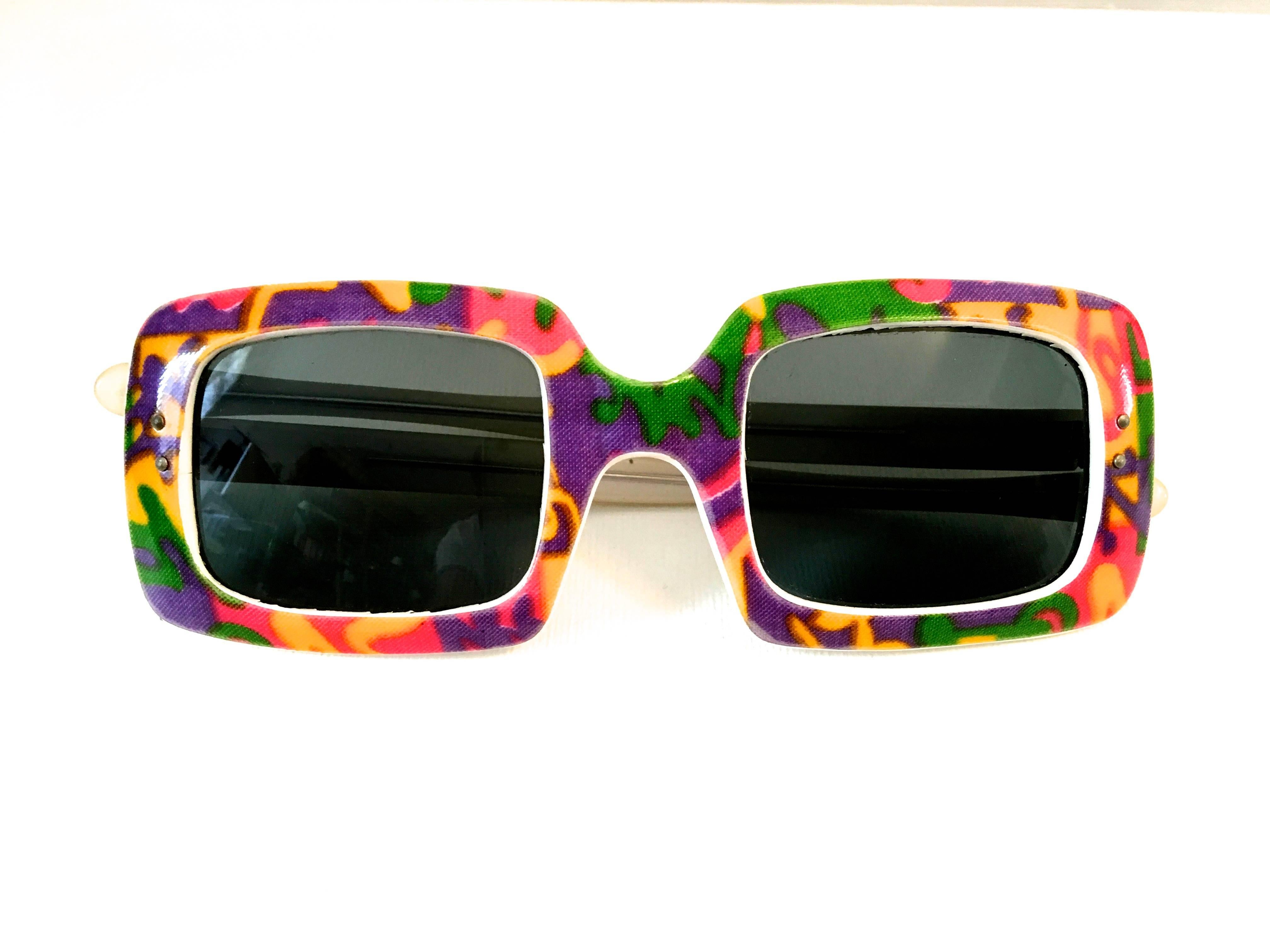 Mod 1960's Sunglasses - Psychadelic Design In Excellent Condition For Sale In Boca Raton, FL