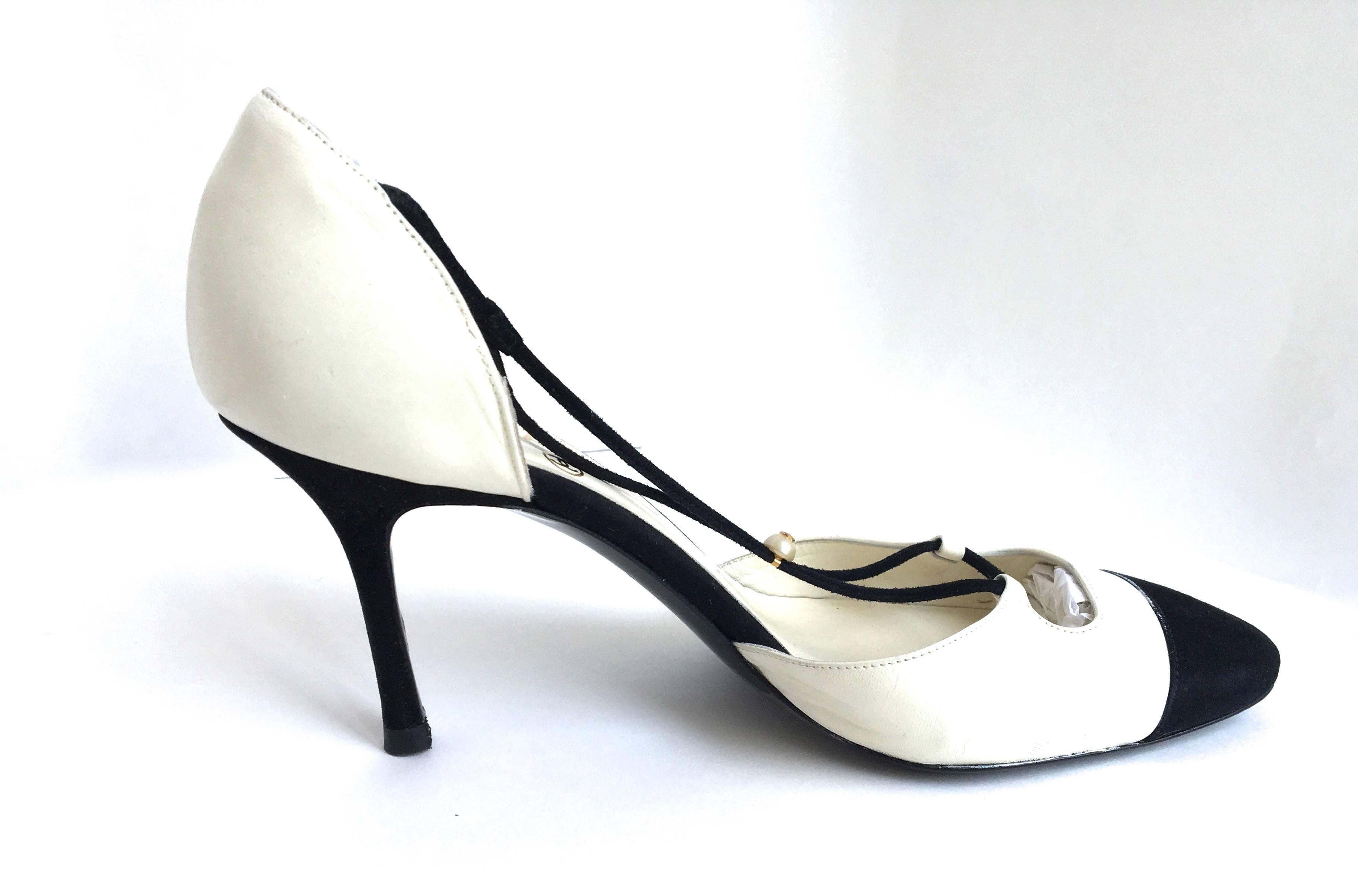 Gray Chanel Shoes - Size 38 - Magnificent Black Suede with Creamy White Leather For Sale