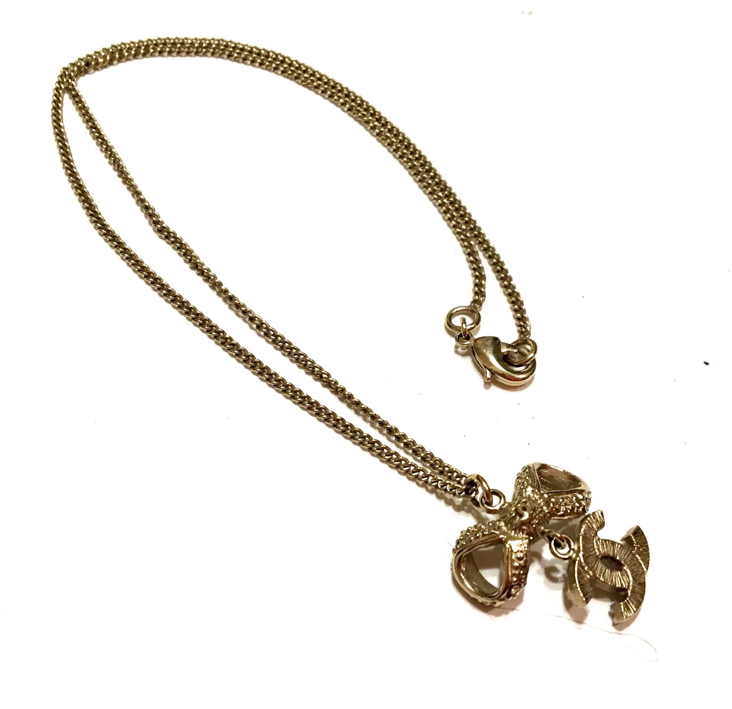 Chanel Necklace - Gold Tone Metal - Bow with CC Logo Charm For Sale 1