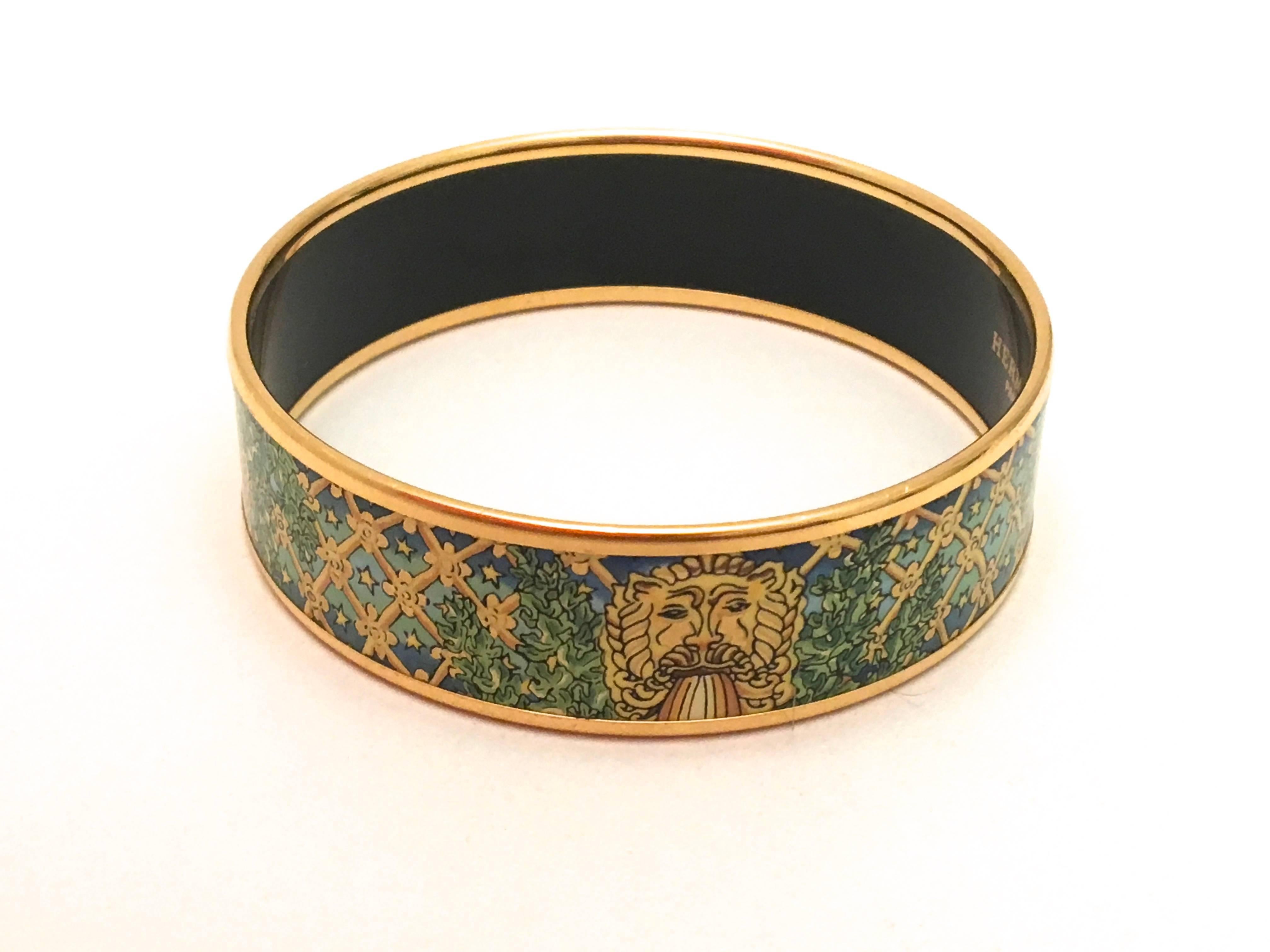 Presented here is a beautiful classic and rare size large (3/4 inch wide) PM (2.5 inches in diameter) gold tone Hermes bracelet. This magnificent bracelet shows no signs of wear even though it is a very rare older model as denoted by the 'Made in