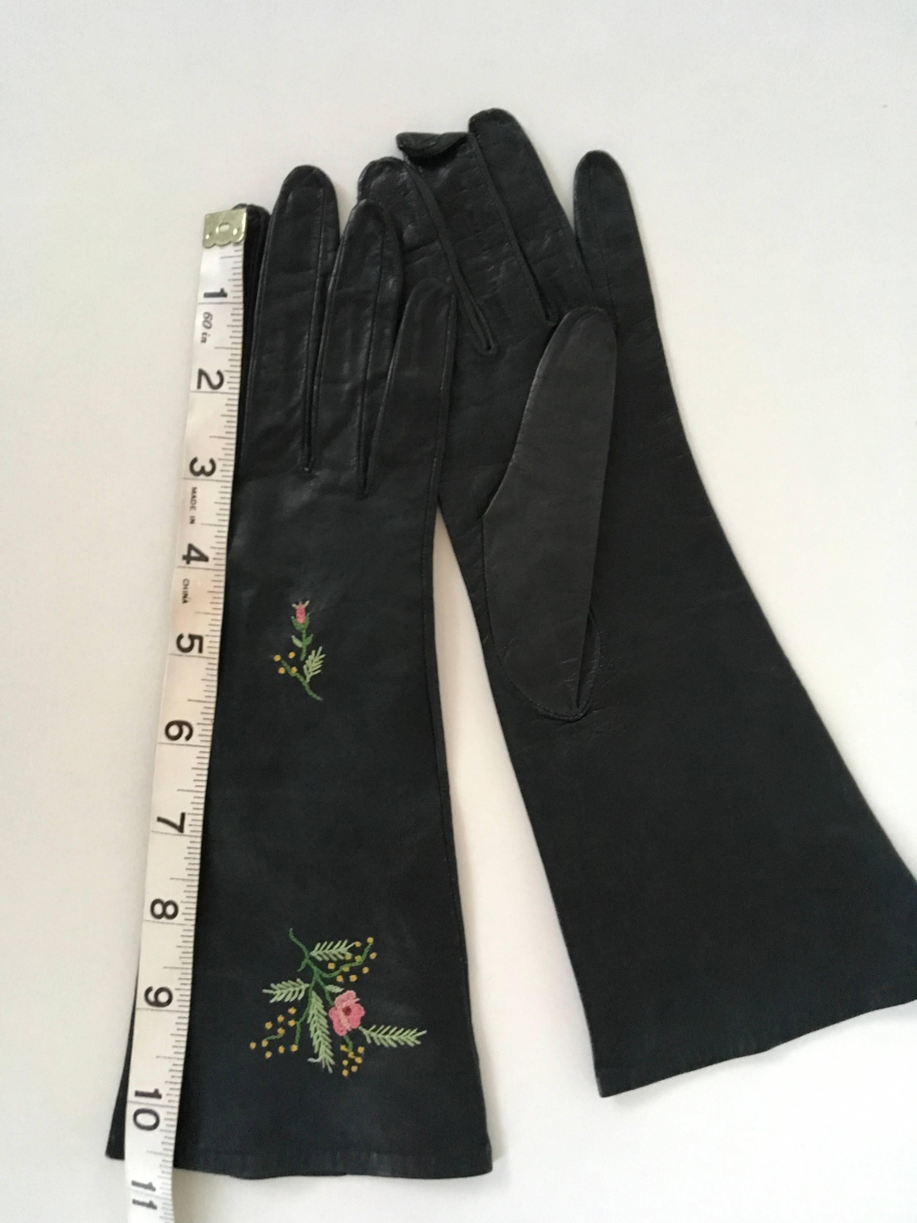 New Gloves - Late 50's - Never Worn - Hand Embroidered For Sale 1