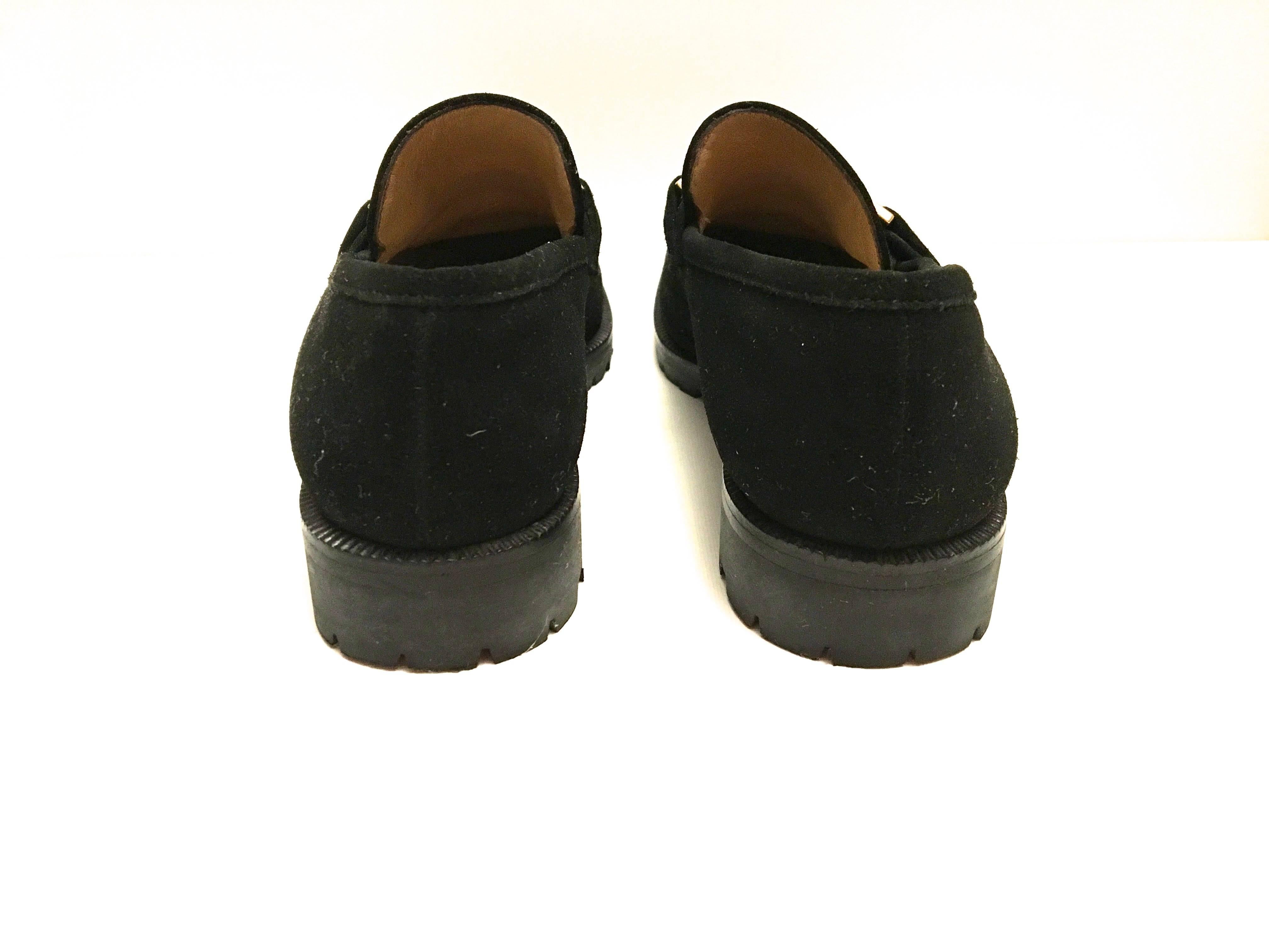 Presented here is a pair of like-new pair of loafers from Gucci. This pair of fabulous loafers is a size 36 and is comprised of a soft black suede on the exterior. The inside of a size smooth tan leather. There is a bamboo horse bit over the top of