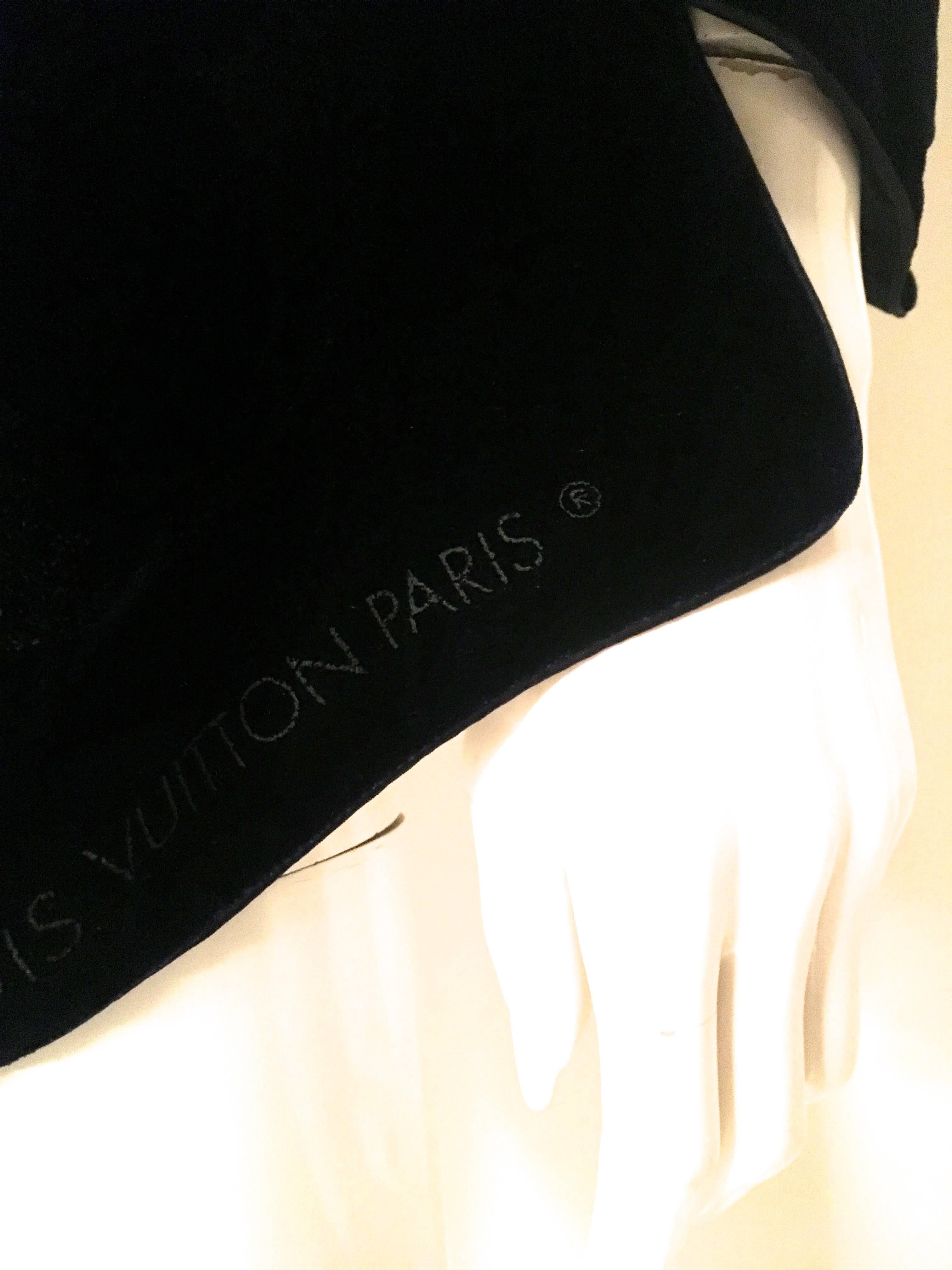 Louis Vuitton Scarf/Shawl  Blue Velvet RARE For Sale 2