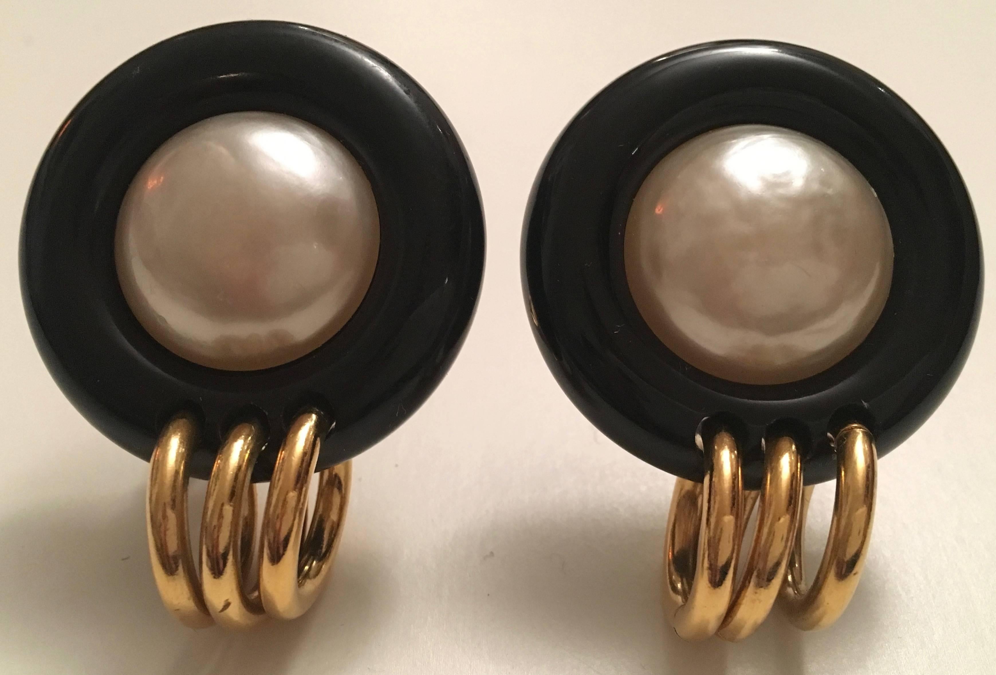 Chanel Clip Earrings Rare, 2008 In Excellent Condition For Sale In Boca Raton, FL