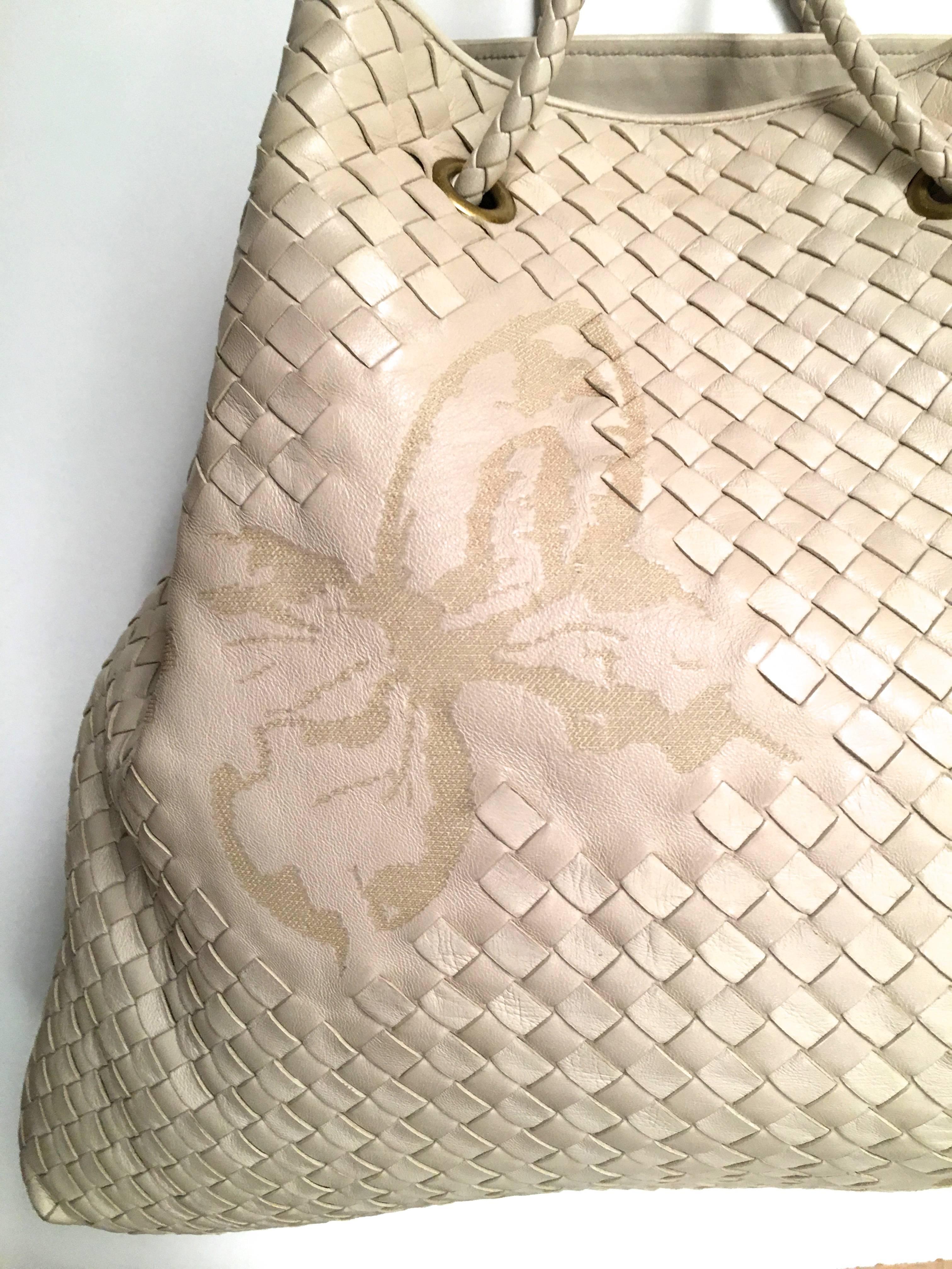 Presented here is a beautiful bag from Bottega Veneta. This rare limited release purse from the Bottega Veneta fashion house is comprised of a creamy beige white leather with decorative butterflies that have been fashioned into the leather. There