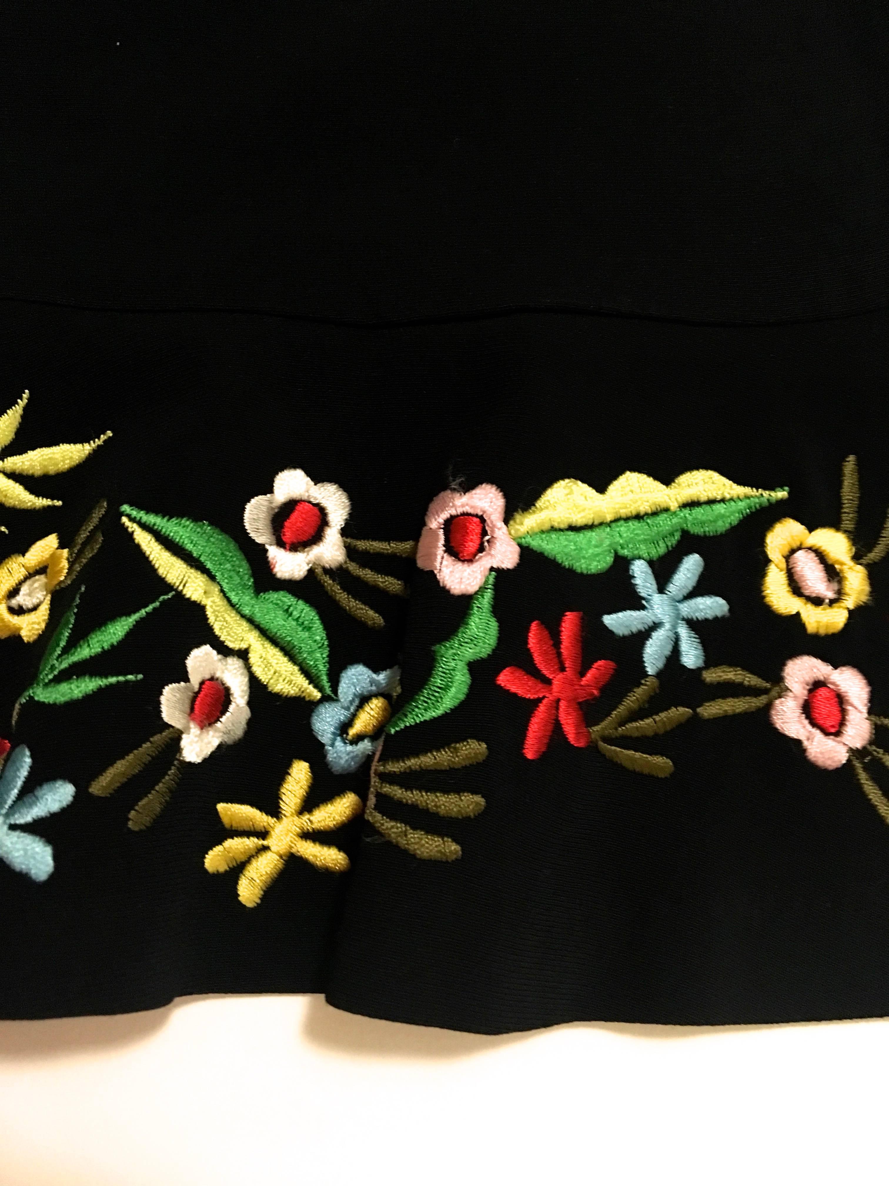 Moschino Skirt - Like New - Black  Skirt with Floral Trim In Excellent Condition For Sale In Boca Raton, FL