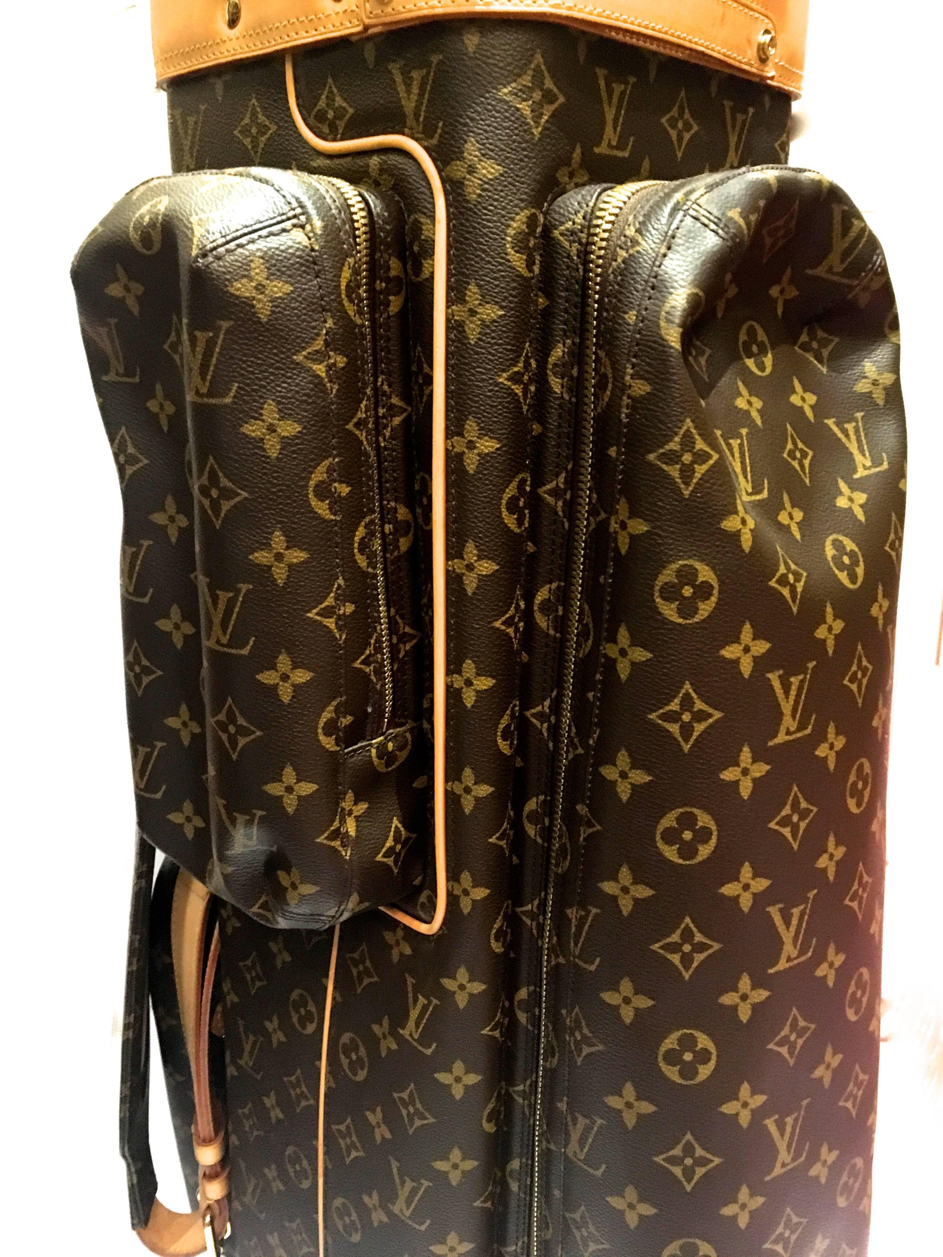 Louis Vuitton Golf Club Bag  In Excellent Condition For Sale In Boca Raton, FL