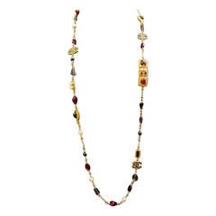 New Chanel Necklace - Gold Tone - Faux Pearls with Ornate Gripoix Stone Inlay 10