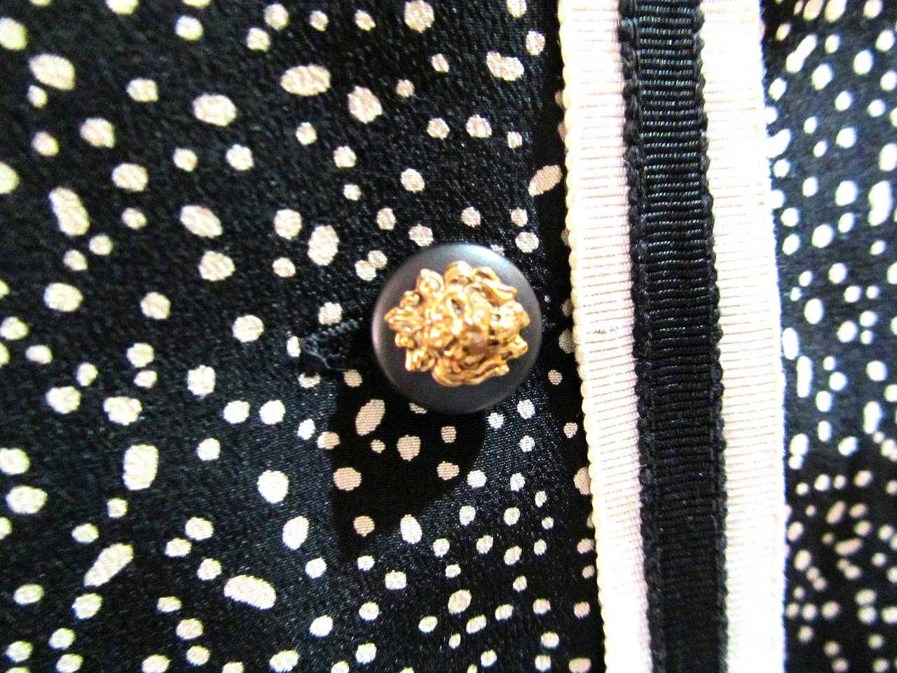 Chanel Silk Suit - Black and Cream Fabric with Iconic Lion Buttons - 1970's For Sale 3