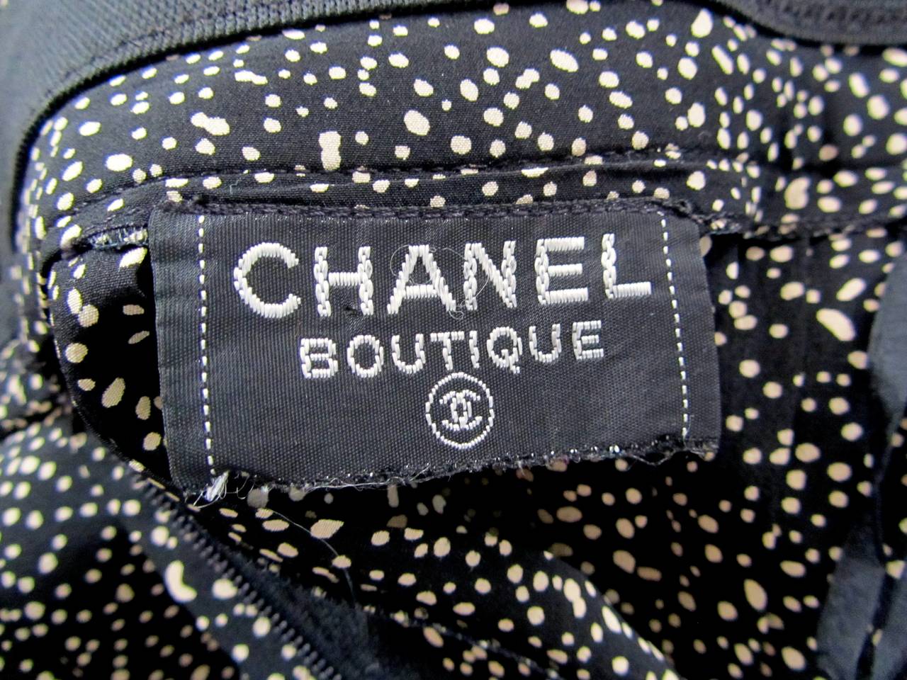 Chanel Silk Suit - Black and Cream Fabric with Iconic Lion Buttons - 1970's For Sale 2