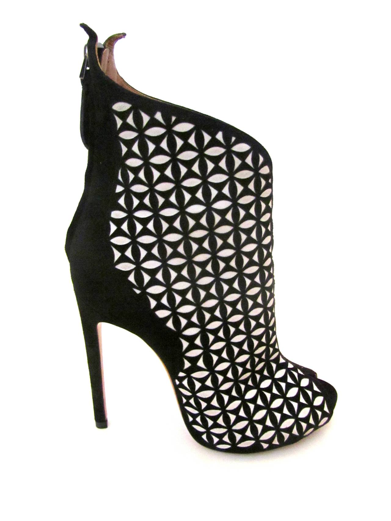 New Alaia Open Toed High Heel Boots - 37 - Black and White Suede For Sale 2