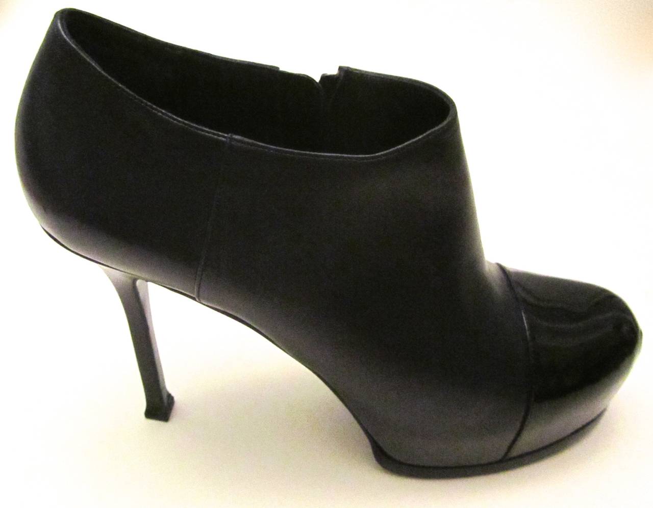 YSL Yves Saint Laurent High Heel Tribute Ankle Boots - Size 38 In New Condition In Boca Raton, FL