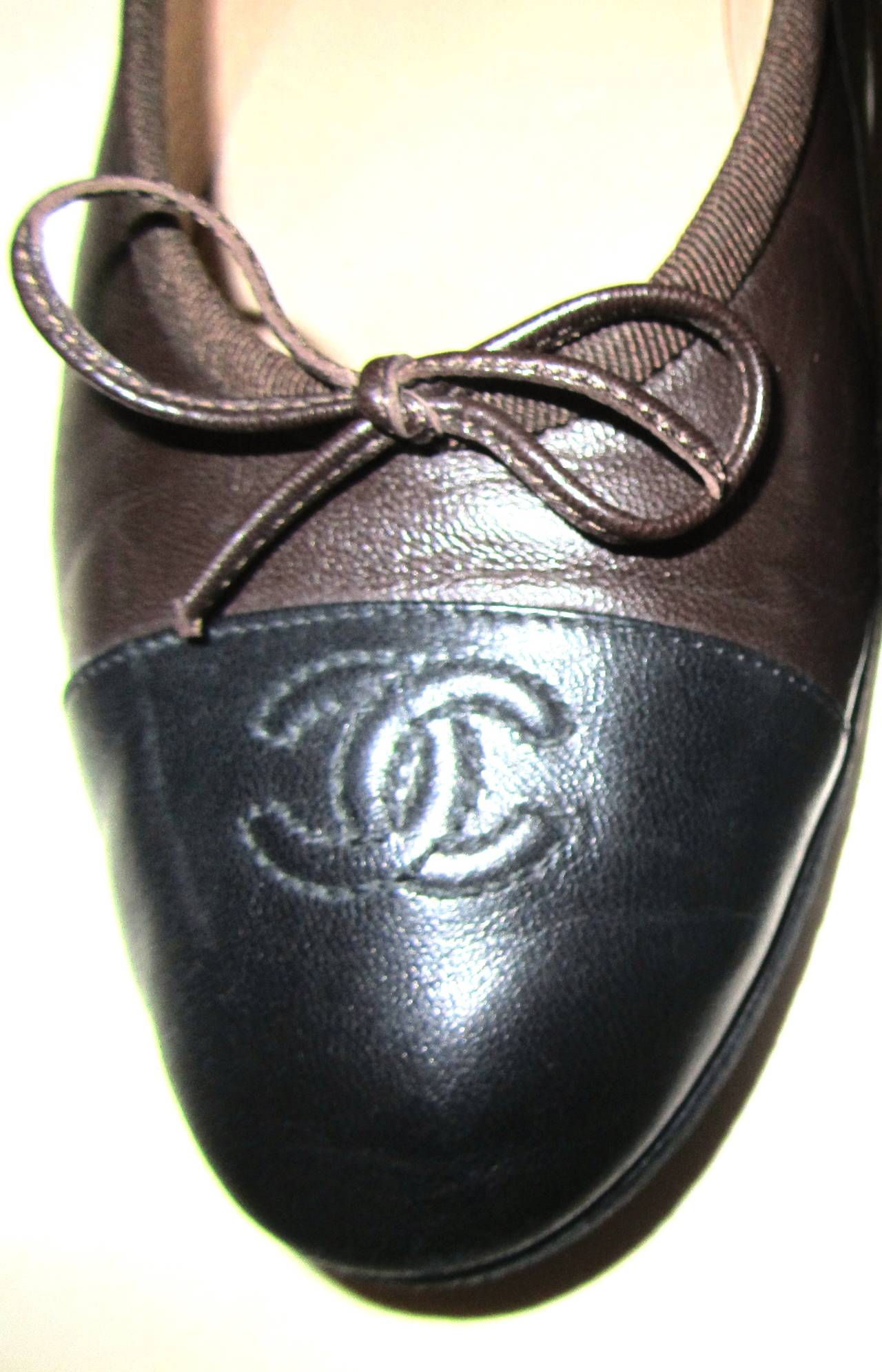 Chanel Ballerina Flats - Brown Lambskin with Black Toe - Size 40.5 In Excellent Condition In Boca Raton, FL