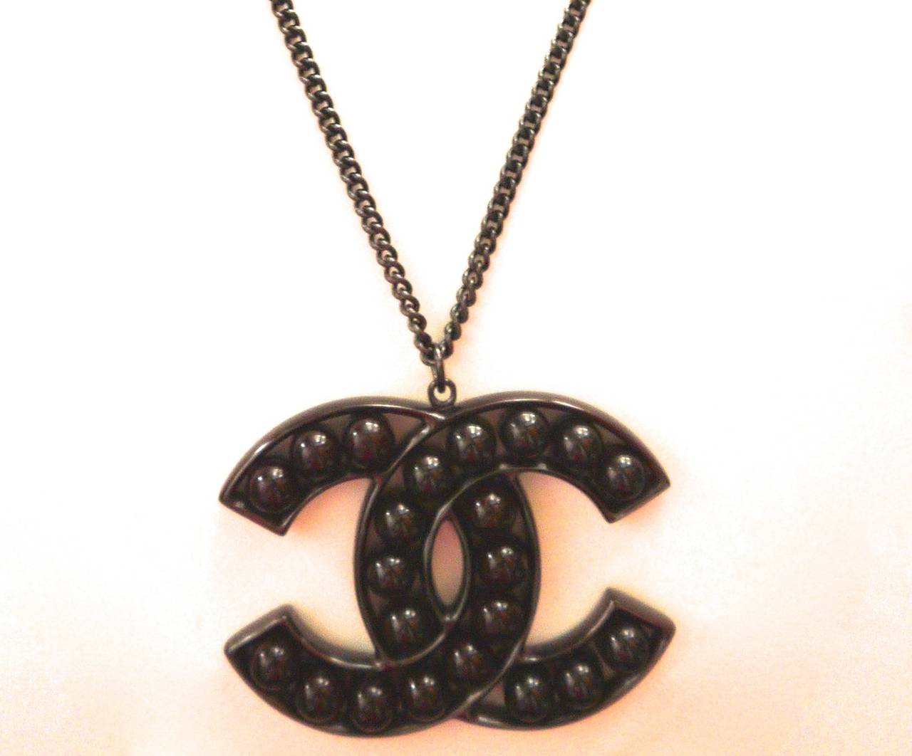 This beautiful large Chanel pendant necklace is part of the 2015-2016 pre-collection. Stone are very dark burgundy and black. The C on the left consists of 11 Burgundy stones and on the left side of the necklace there are 11 black stones. A