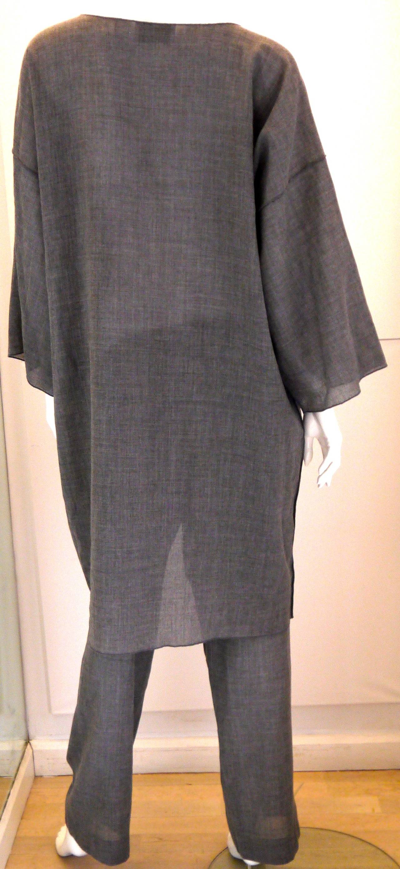 Gorgeous two piece Zoran outfit. Gray 2 piece outfit. Wool top and pants. Top is designed to stay open. Pants have an adjustable elastic size, so they contour to fit varying sizes. Great for casual occasions and elegant affairs. Extremely high